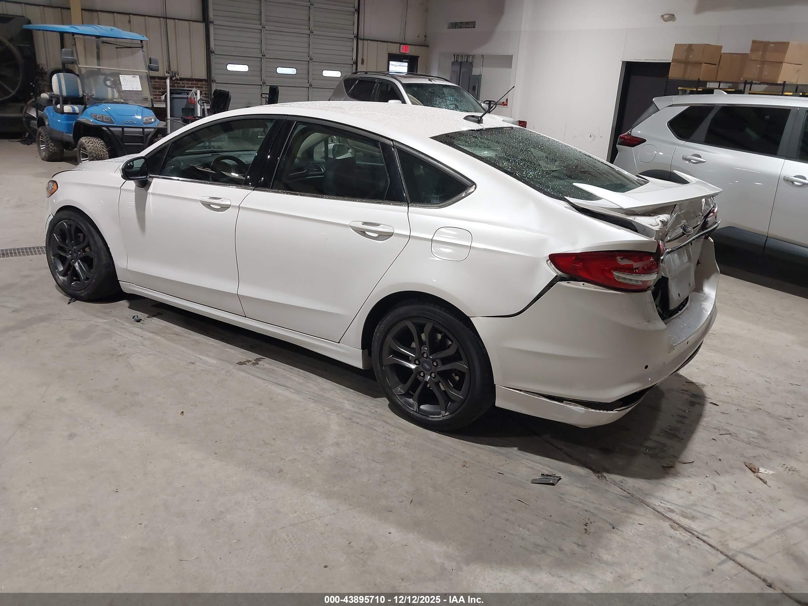 FORD FUSION image 3
