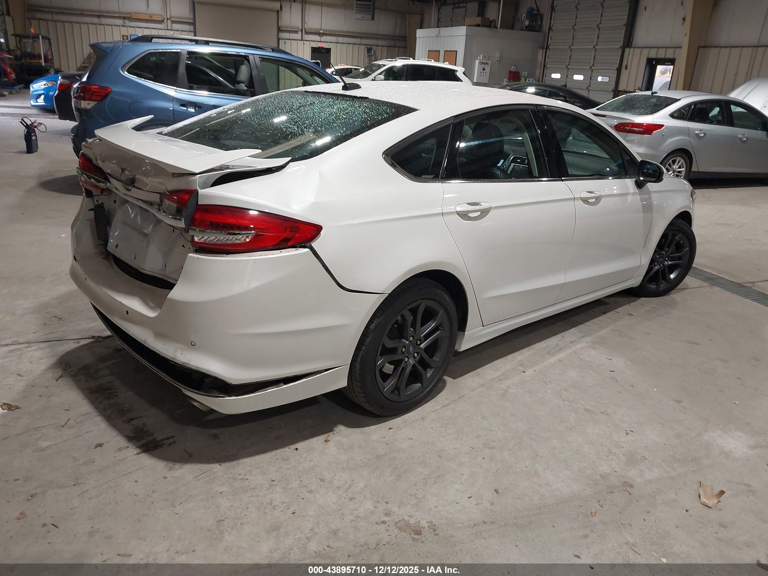 FORD FUSION image 4