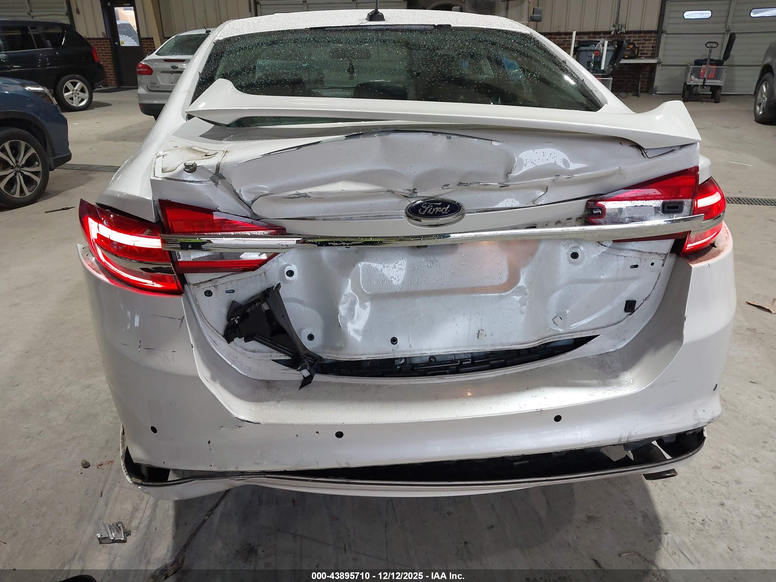 FORD FUSION image 6