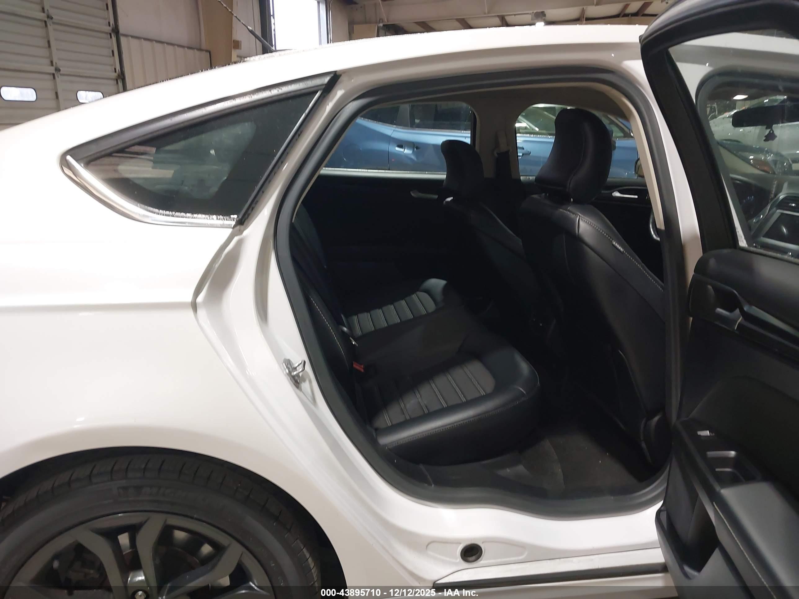 FORD FUSION image 8
