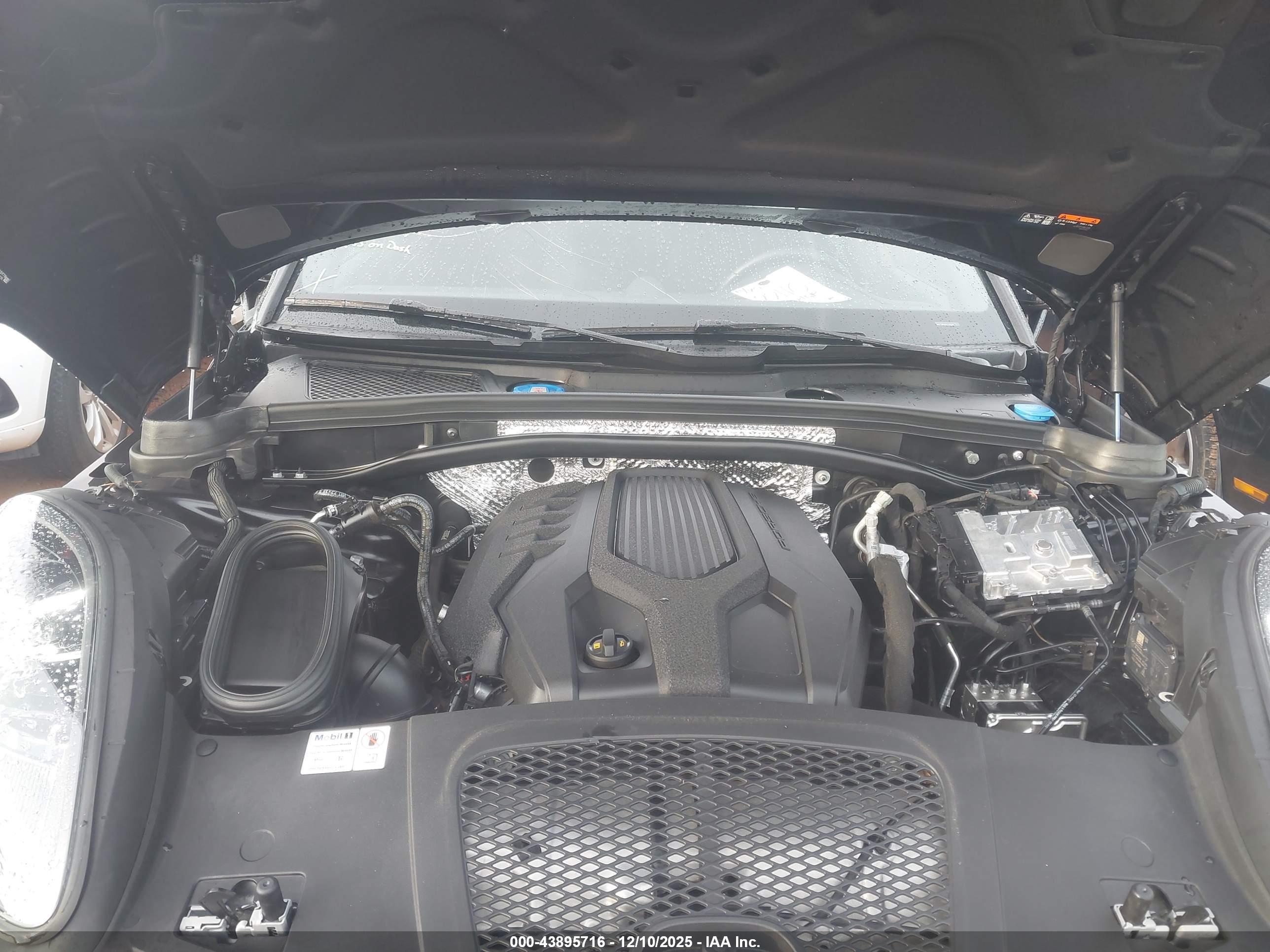 PORSCHE MACAN image 10