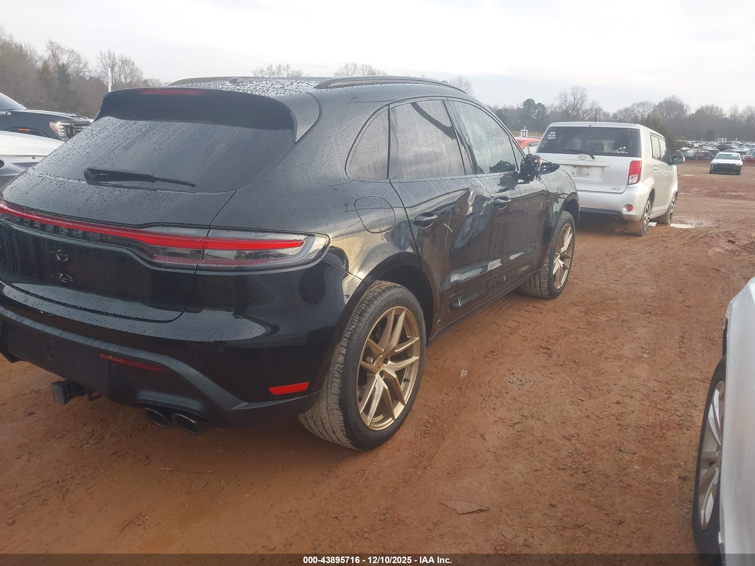 PORSCHE MACAN image 4