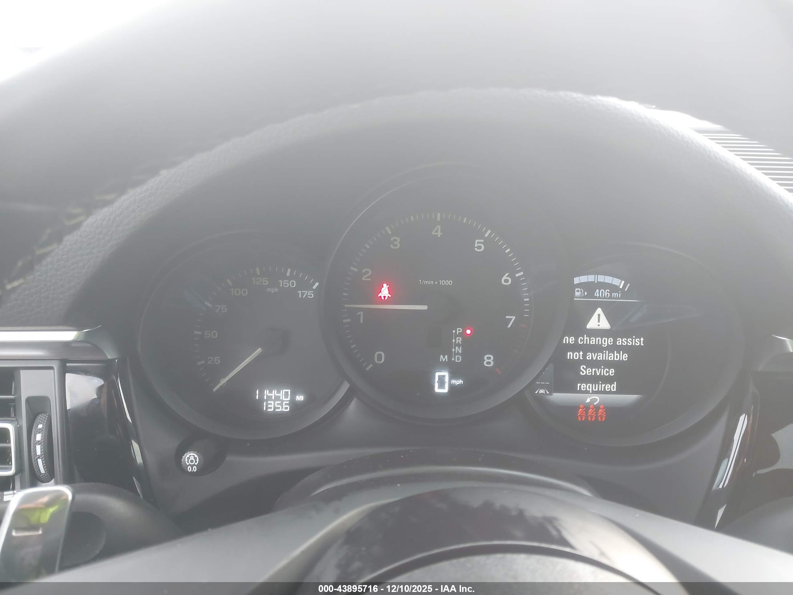 PORSCHE MACAN image 7
