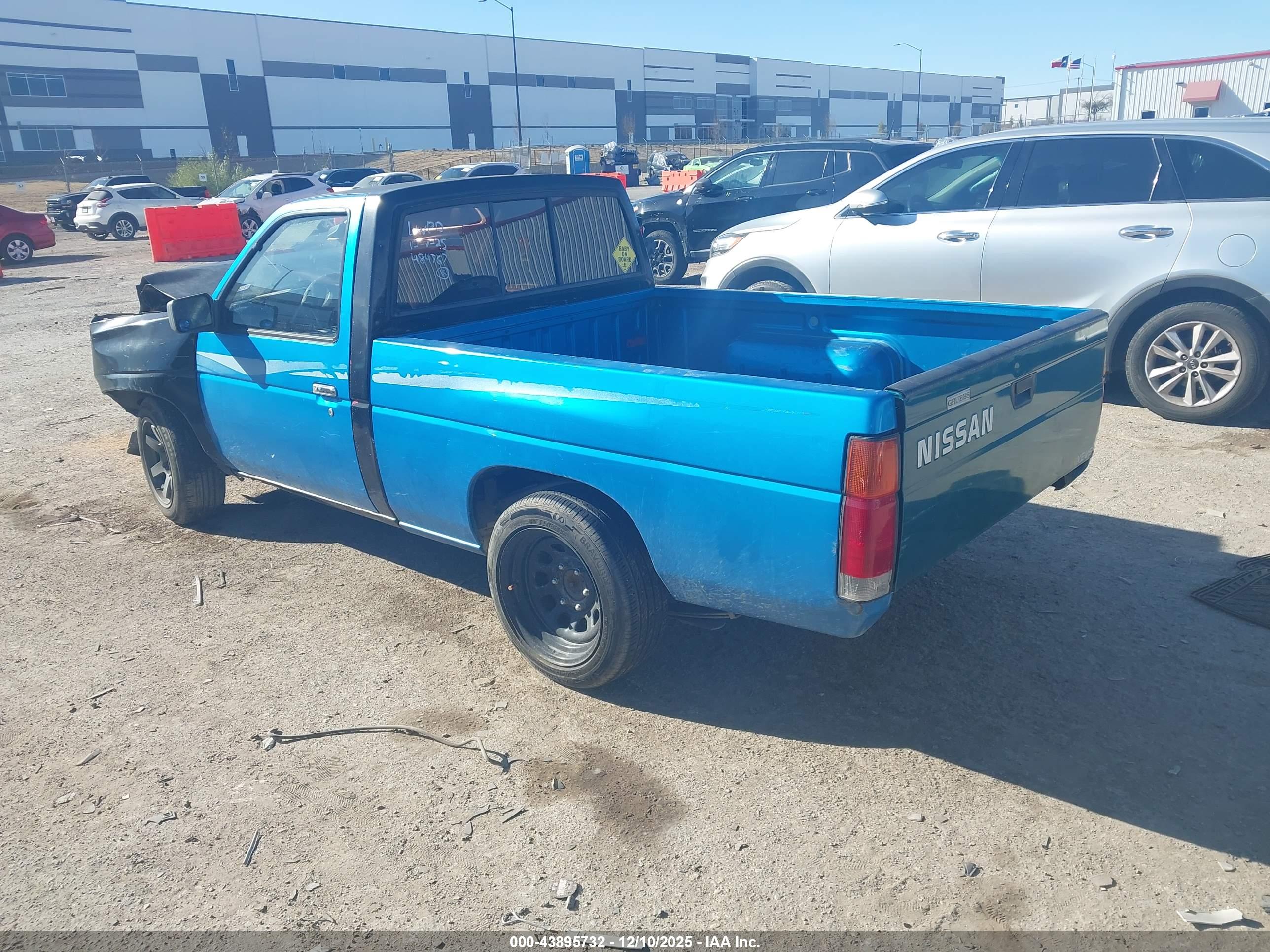 NISSAN TRUCK image 3