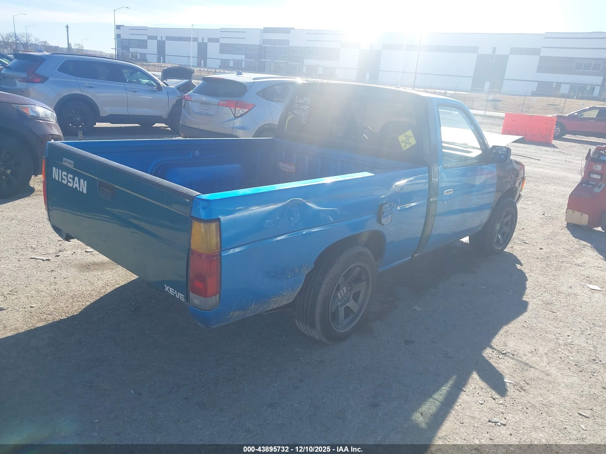 NISSAN TRUCK image 4