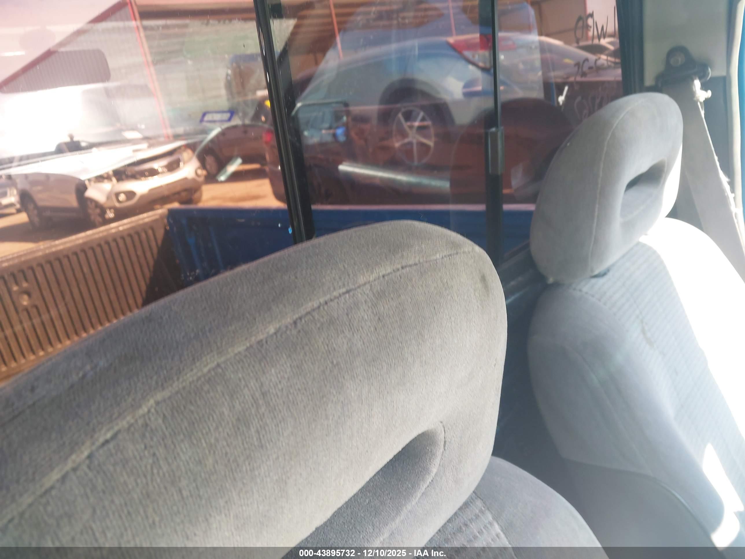 NISSAN TRUCK image 8