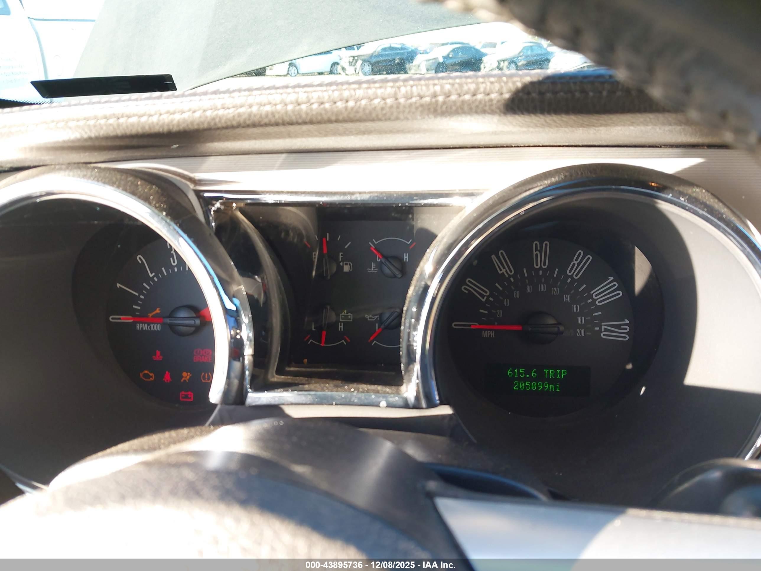 FORD MUSTANG image 7