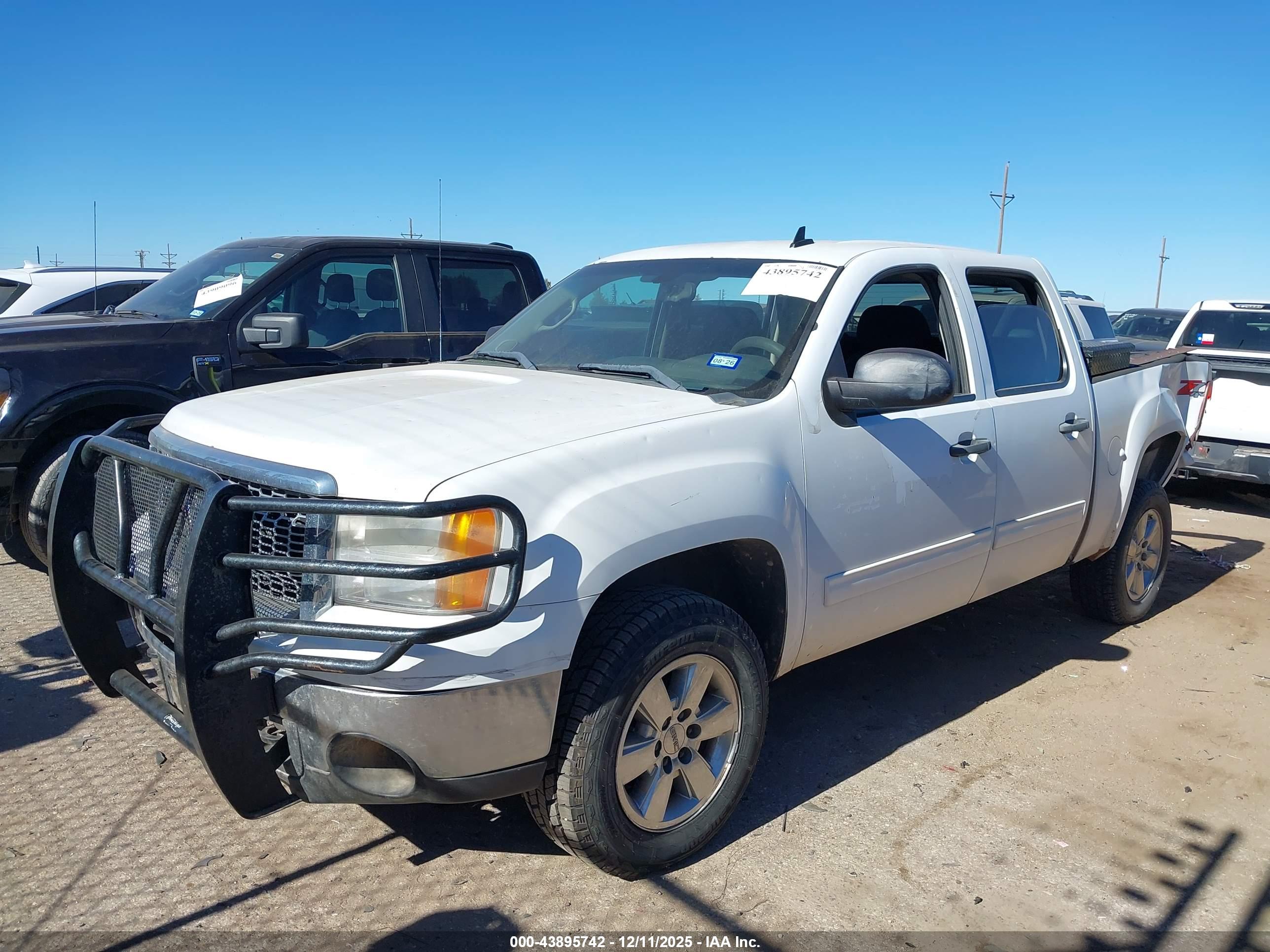 GMC SIERRA image 2