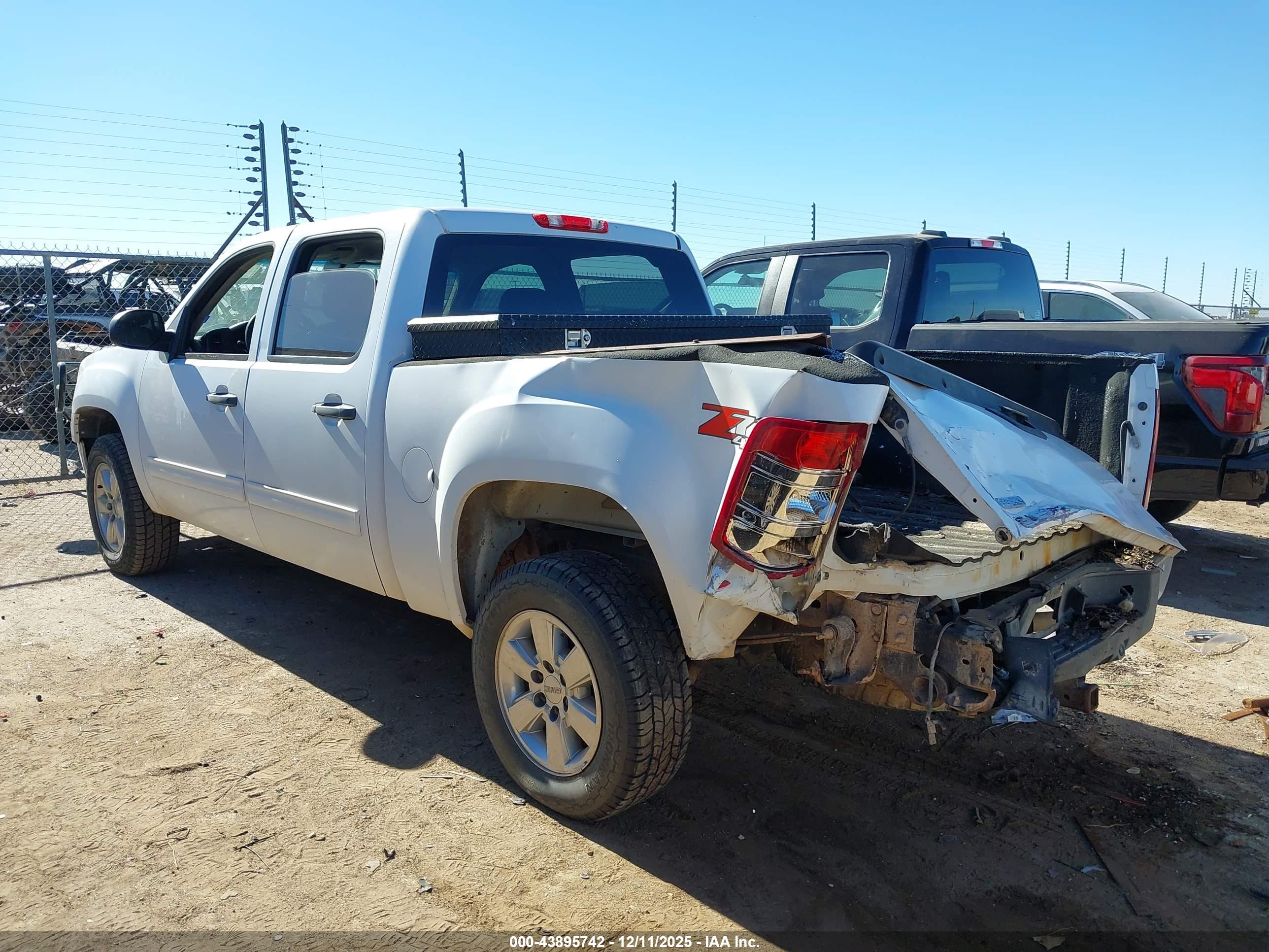 GMC SIERRA image 3