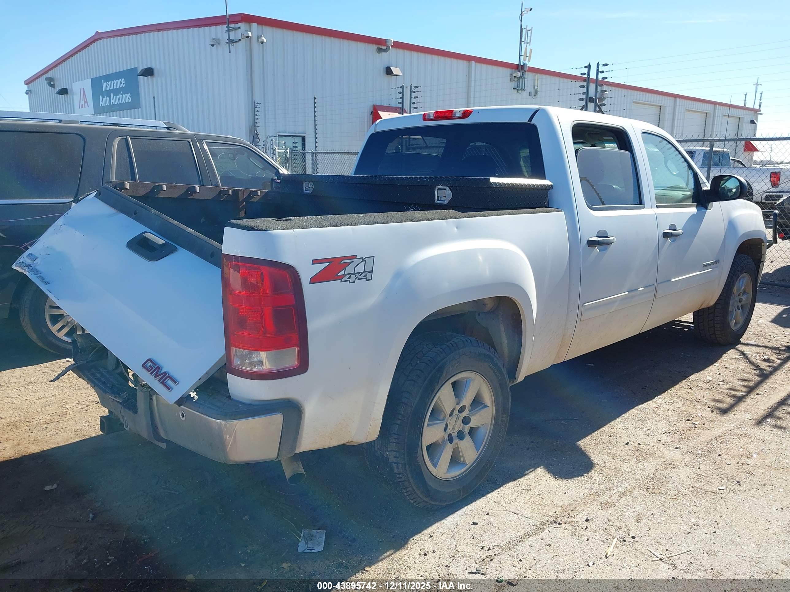 GMC SIERRA image 4