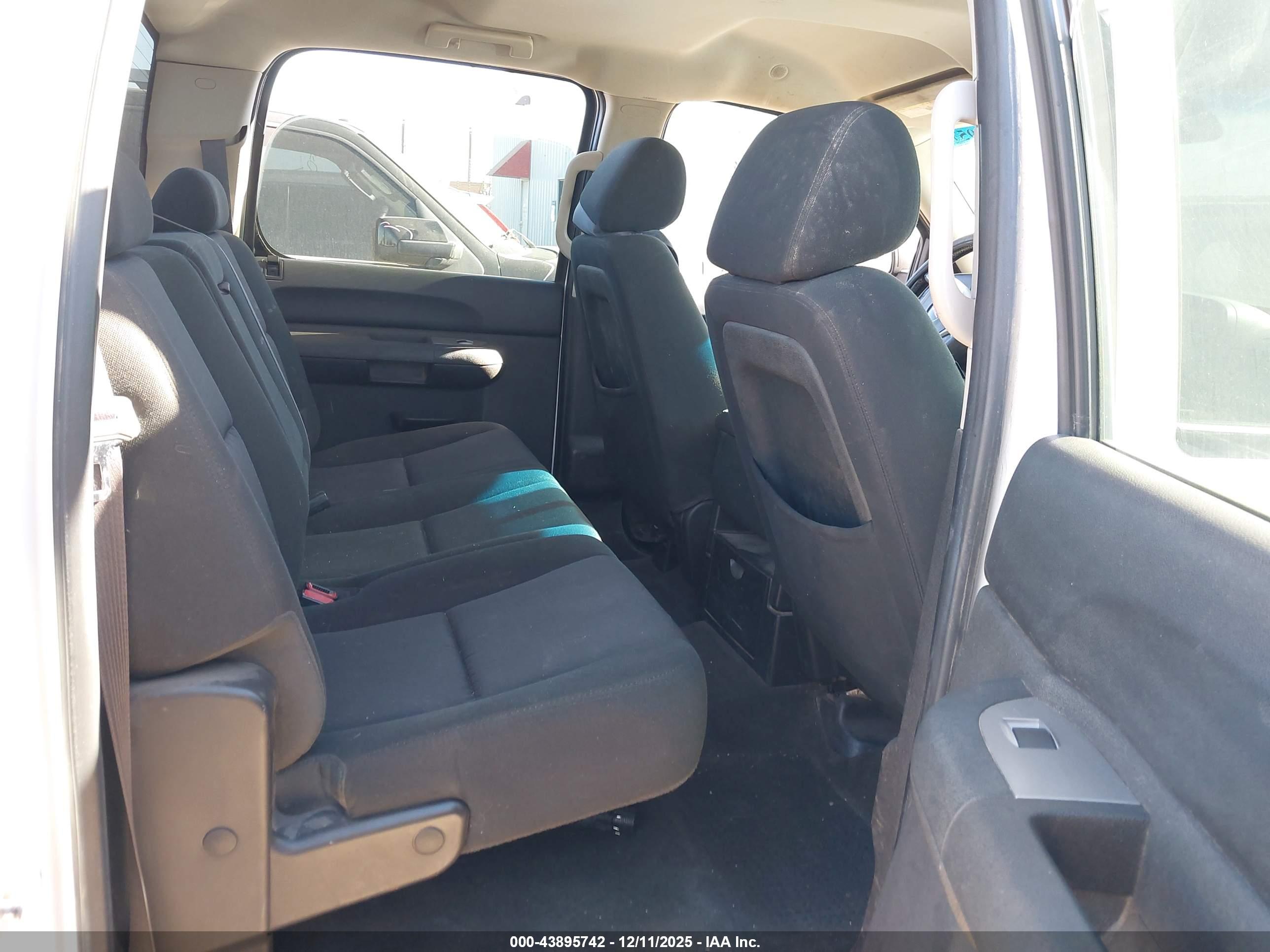 GMC SIERRA image 8