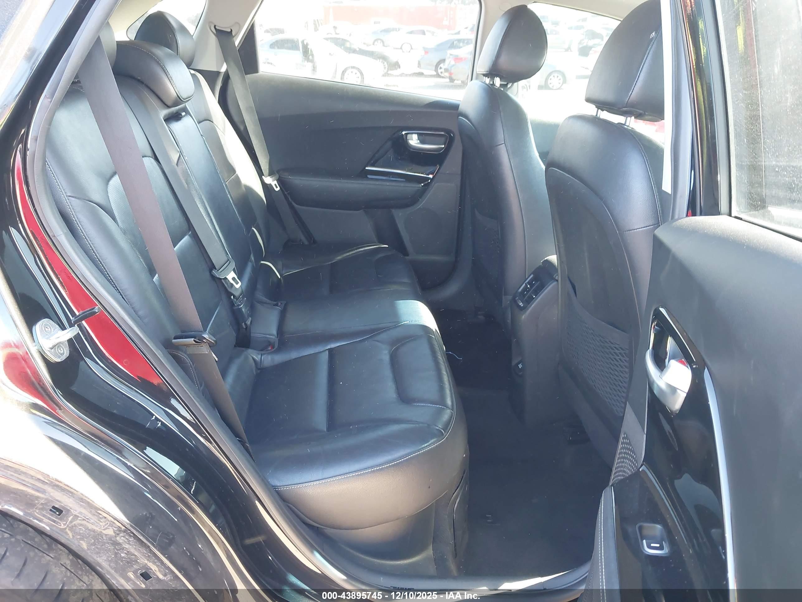 KIA NIRO image 8