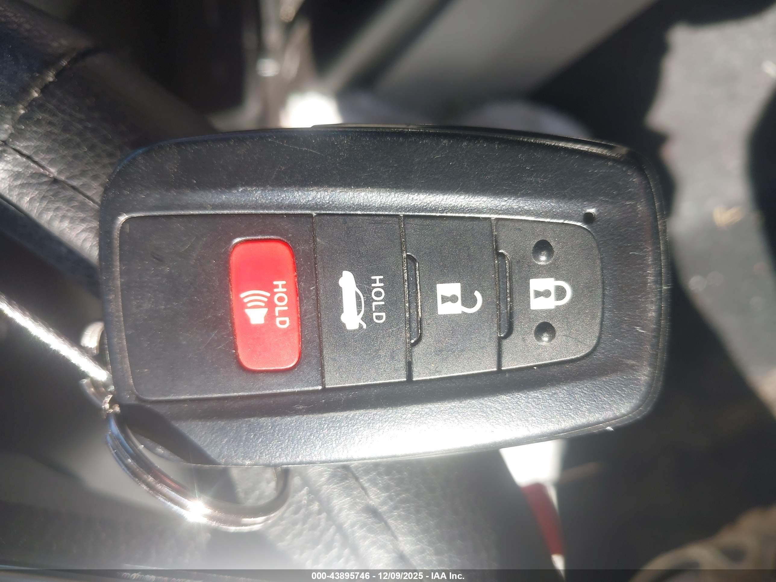 TOYOTA CAMRY image 11