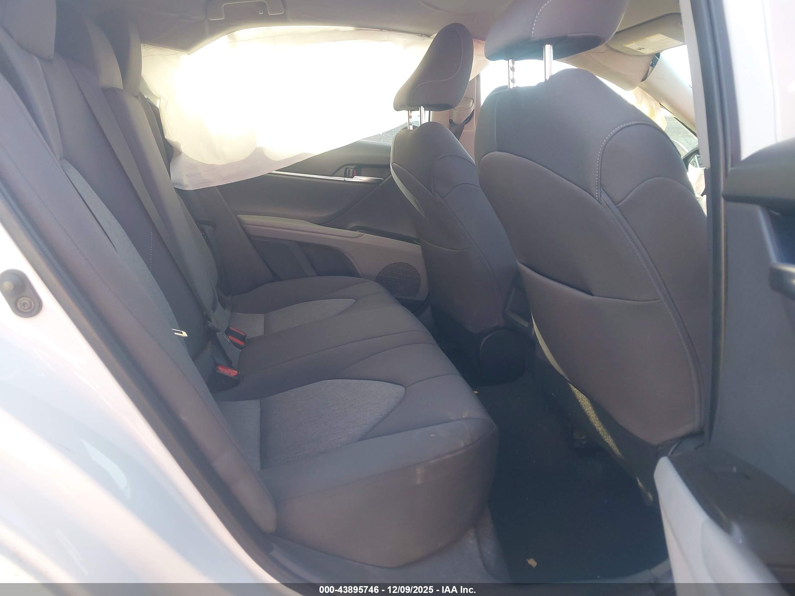 TOYOTA CAMRY image 8