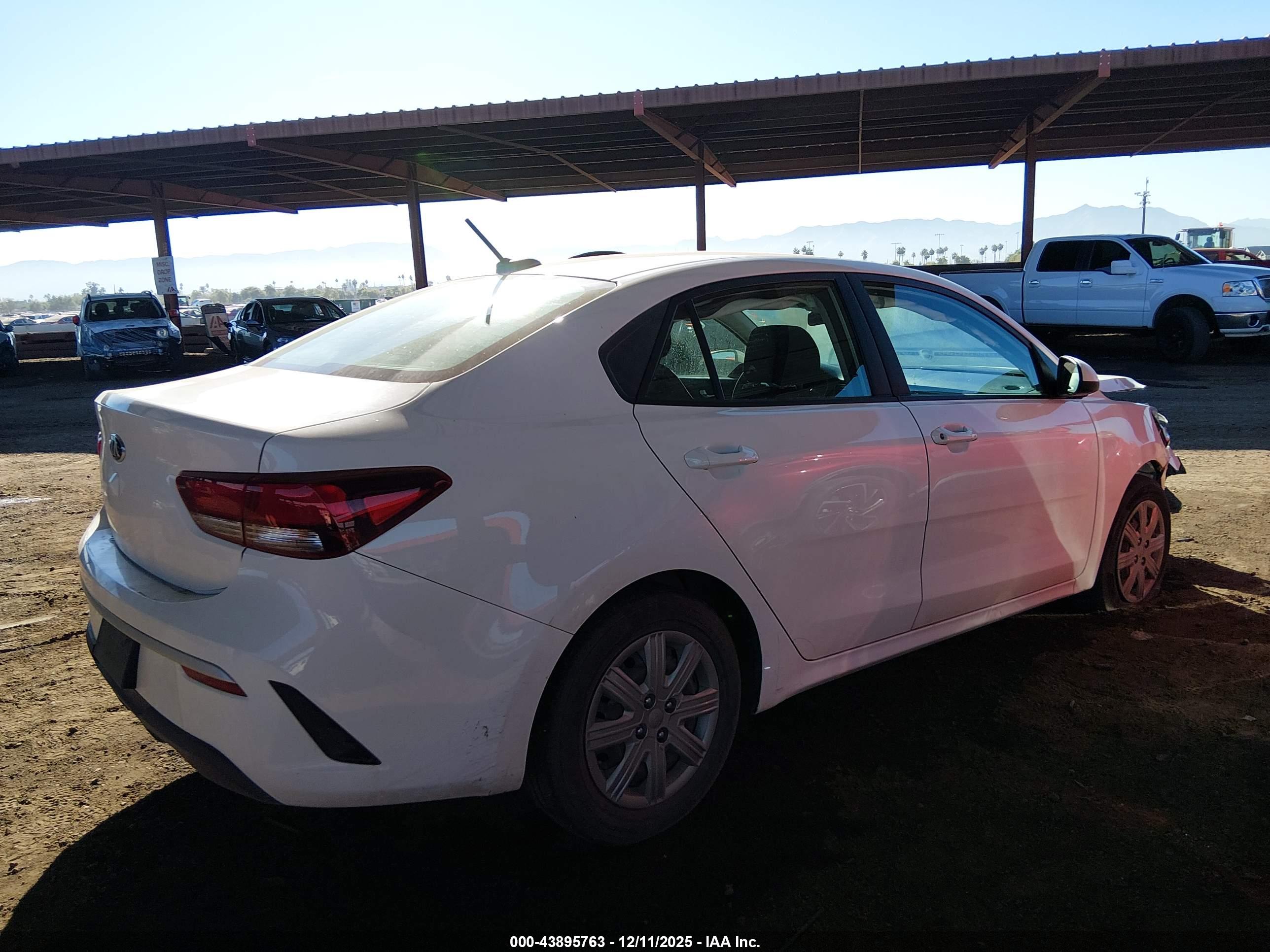 KIA RIO image 4