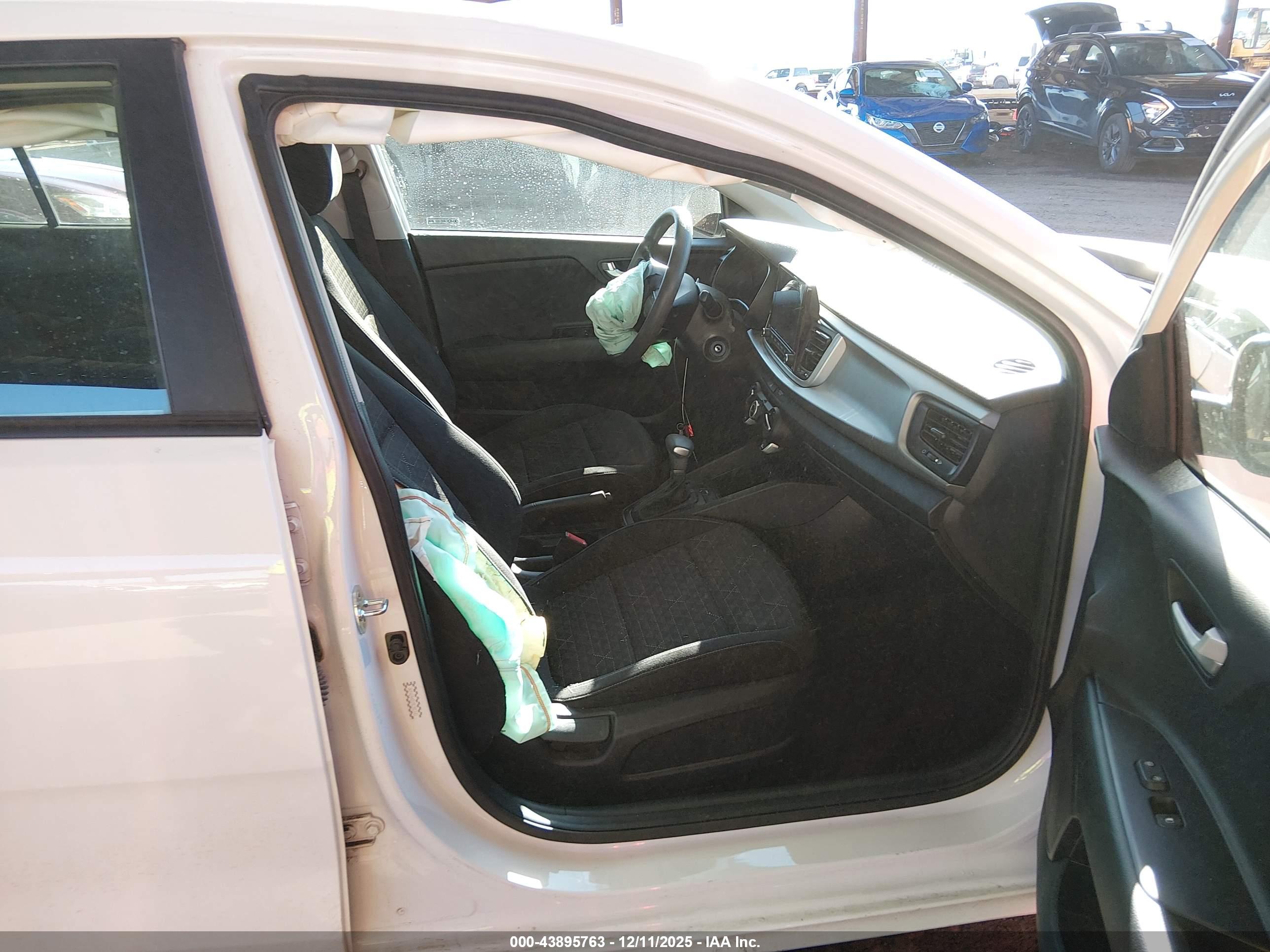 KIA RIO image 5
