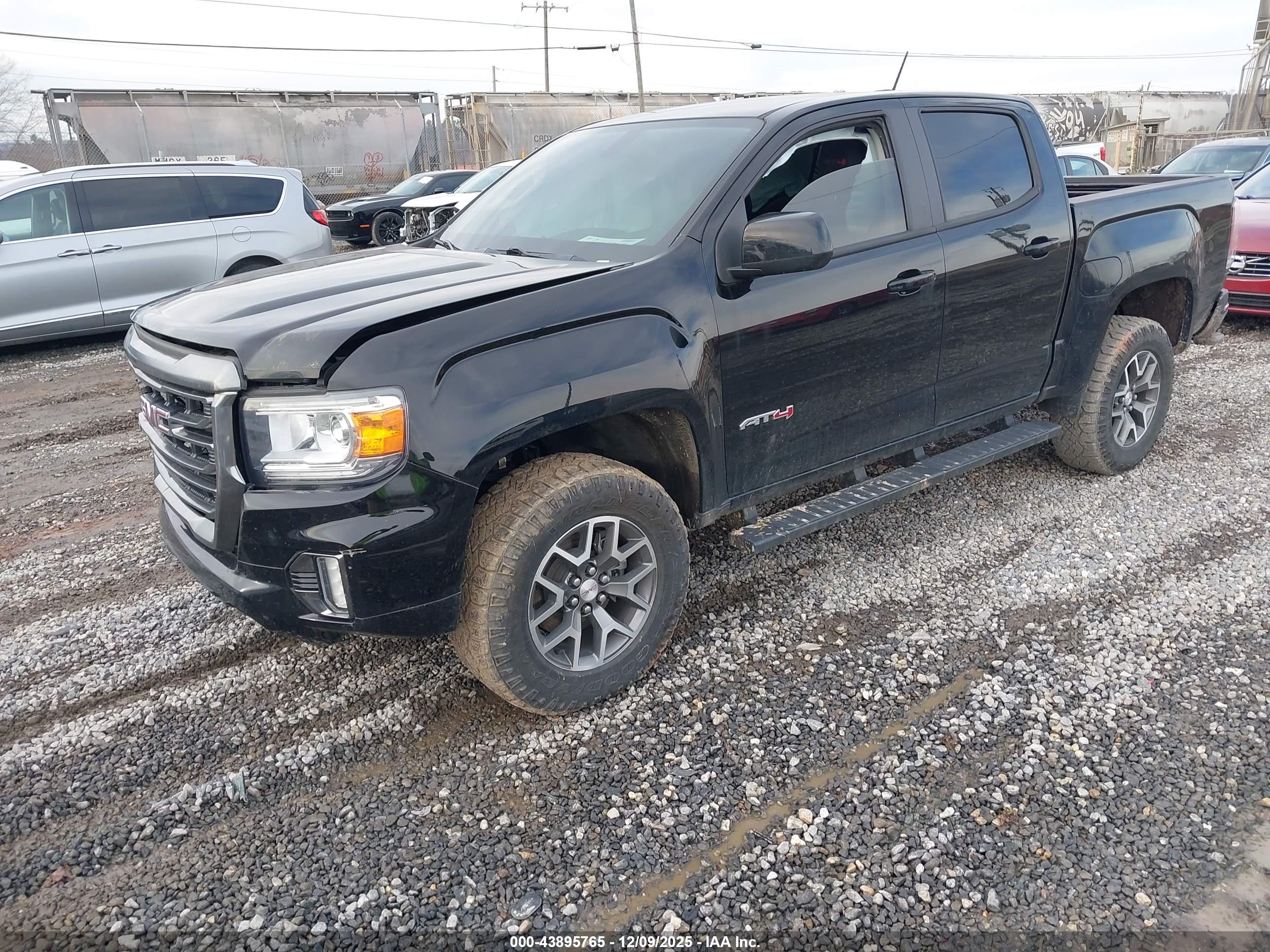 GMC CANYON image 2
