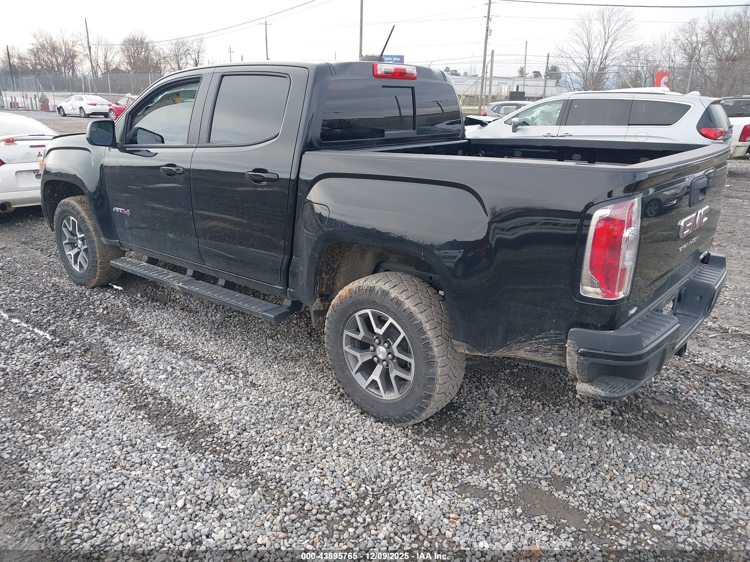 GMC CANYON image 3