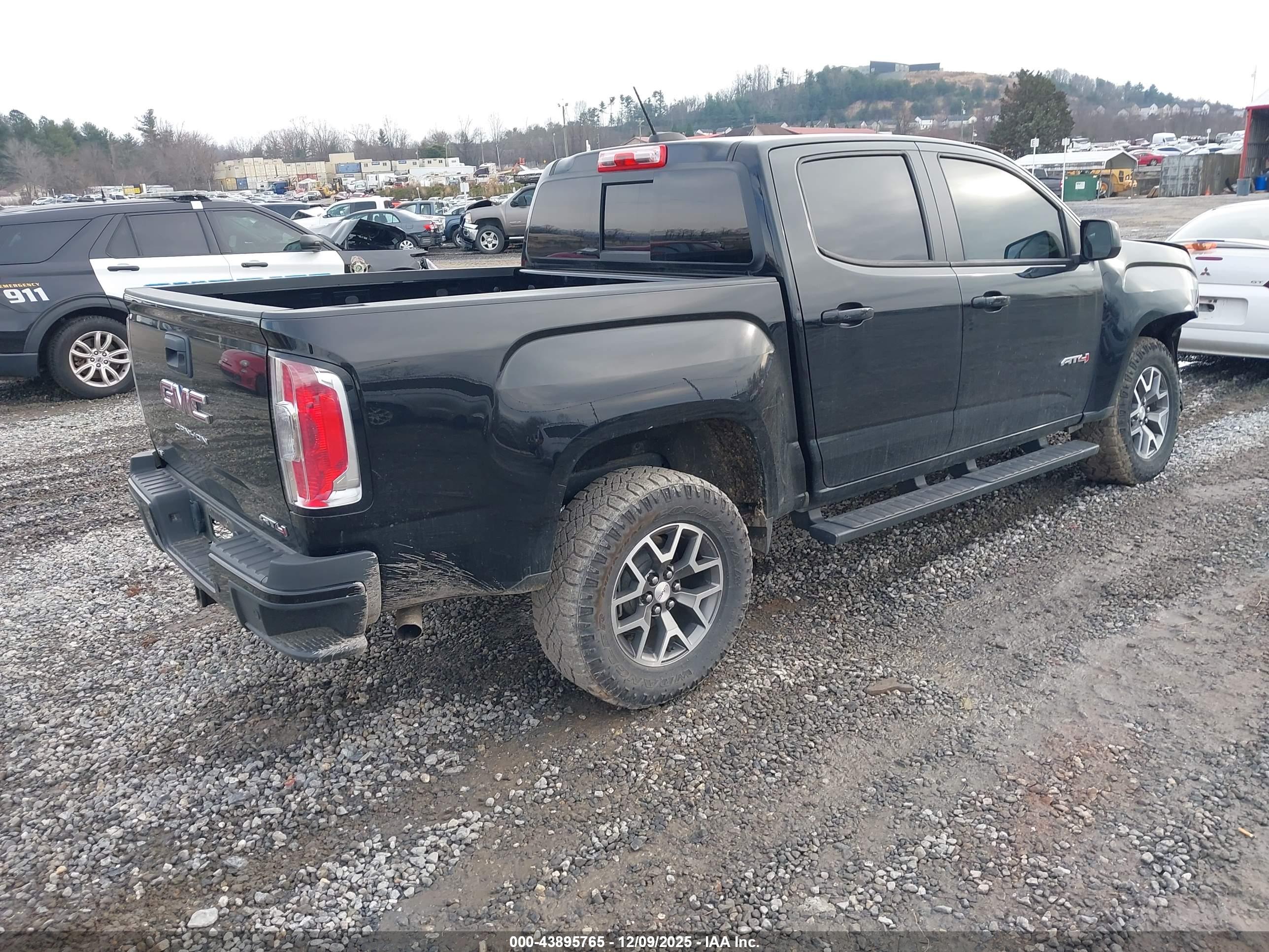 GMC CANYON image 4