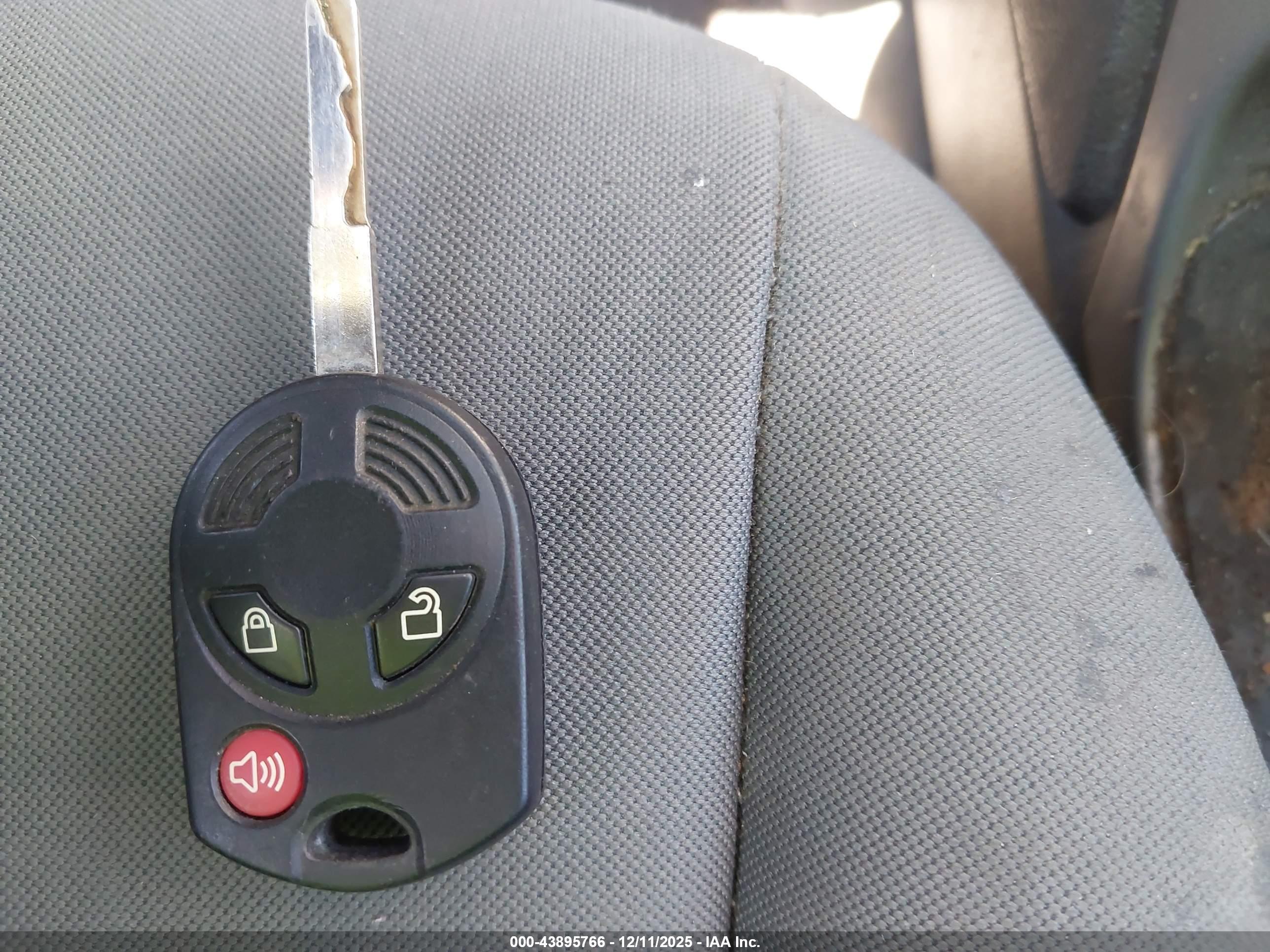 FORD ESCAPE image 11