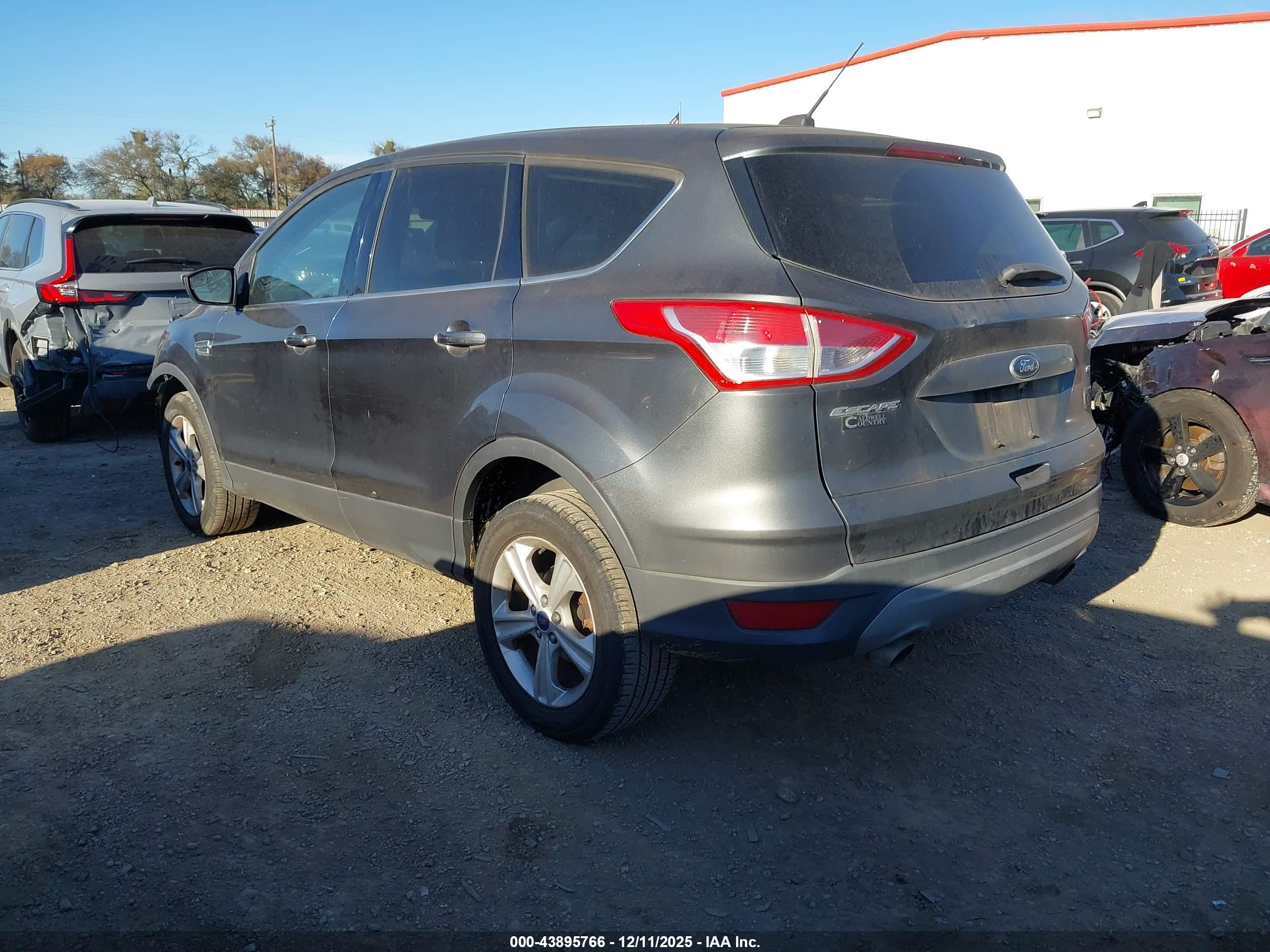 FORD ESCAPE image 3