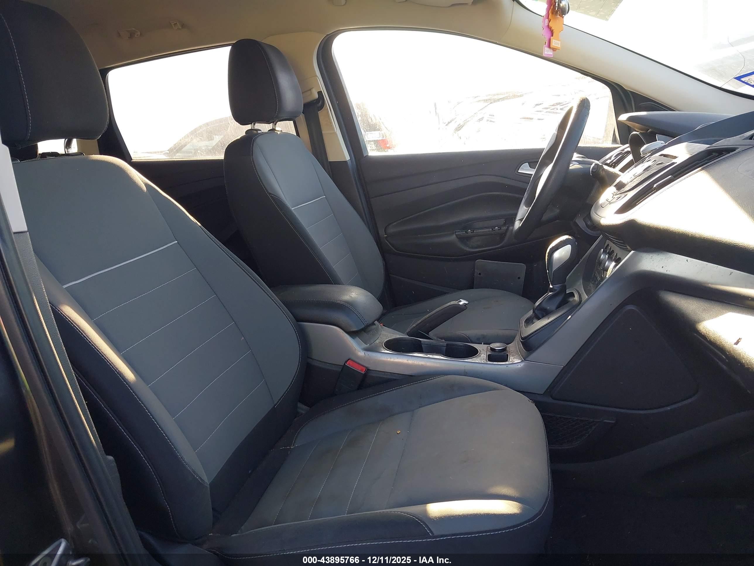 FORD ESCAPE image 5