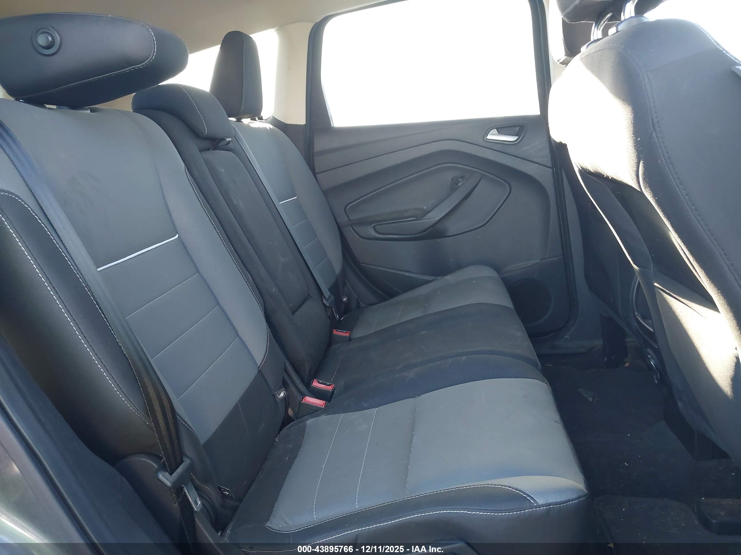 FORD ESCAPE image 8