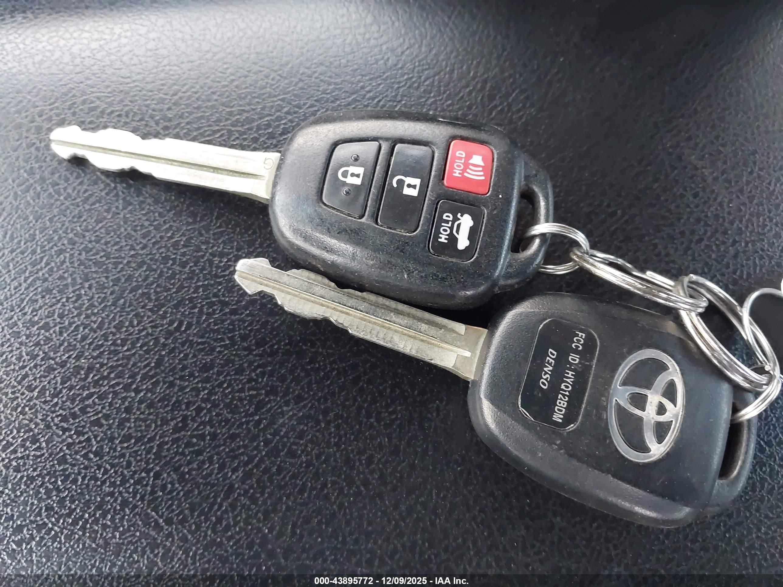 TOYOTA CAMRY image 11