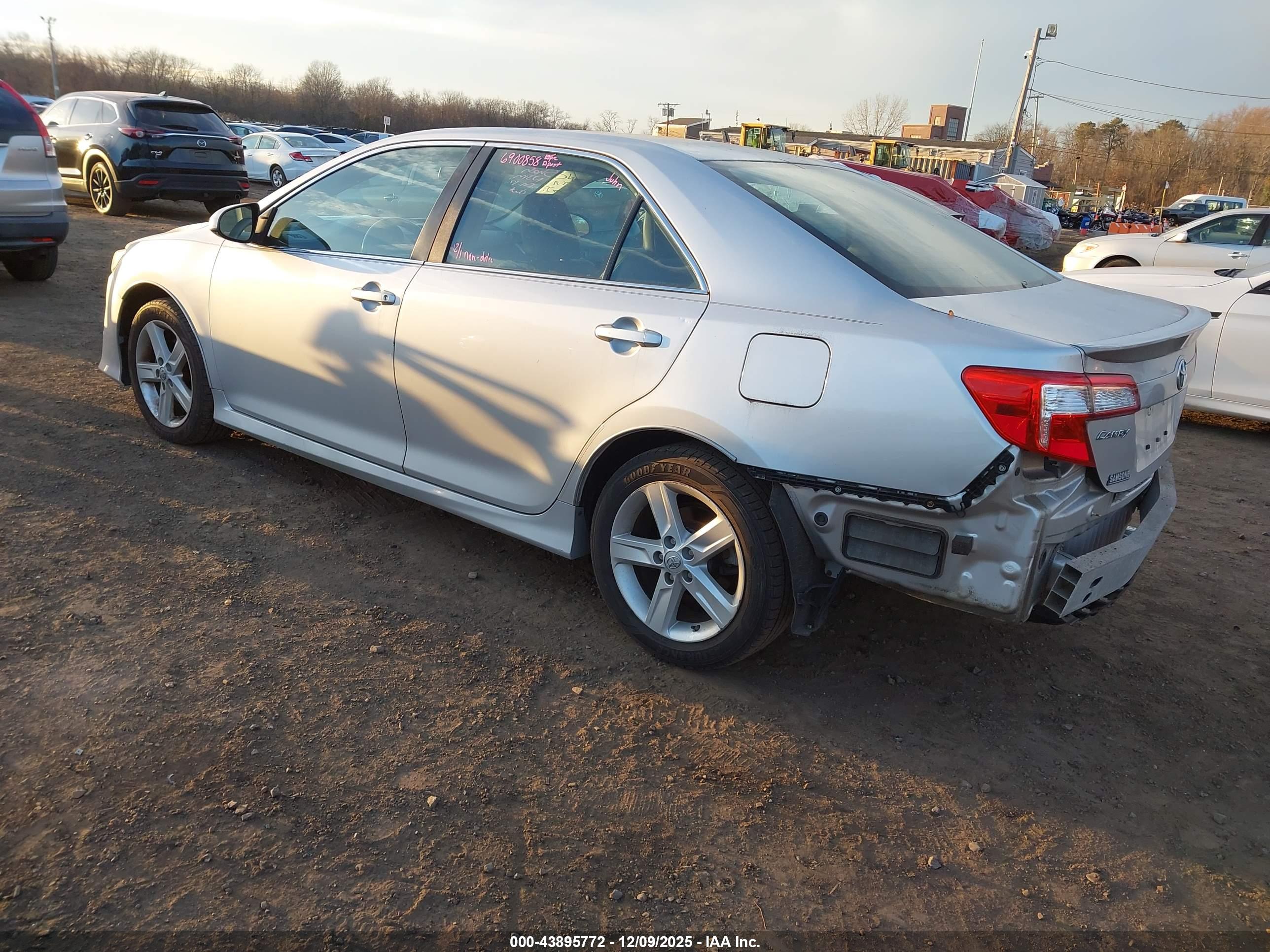 TOYOTA CAMRY image 3