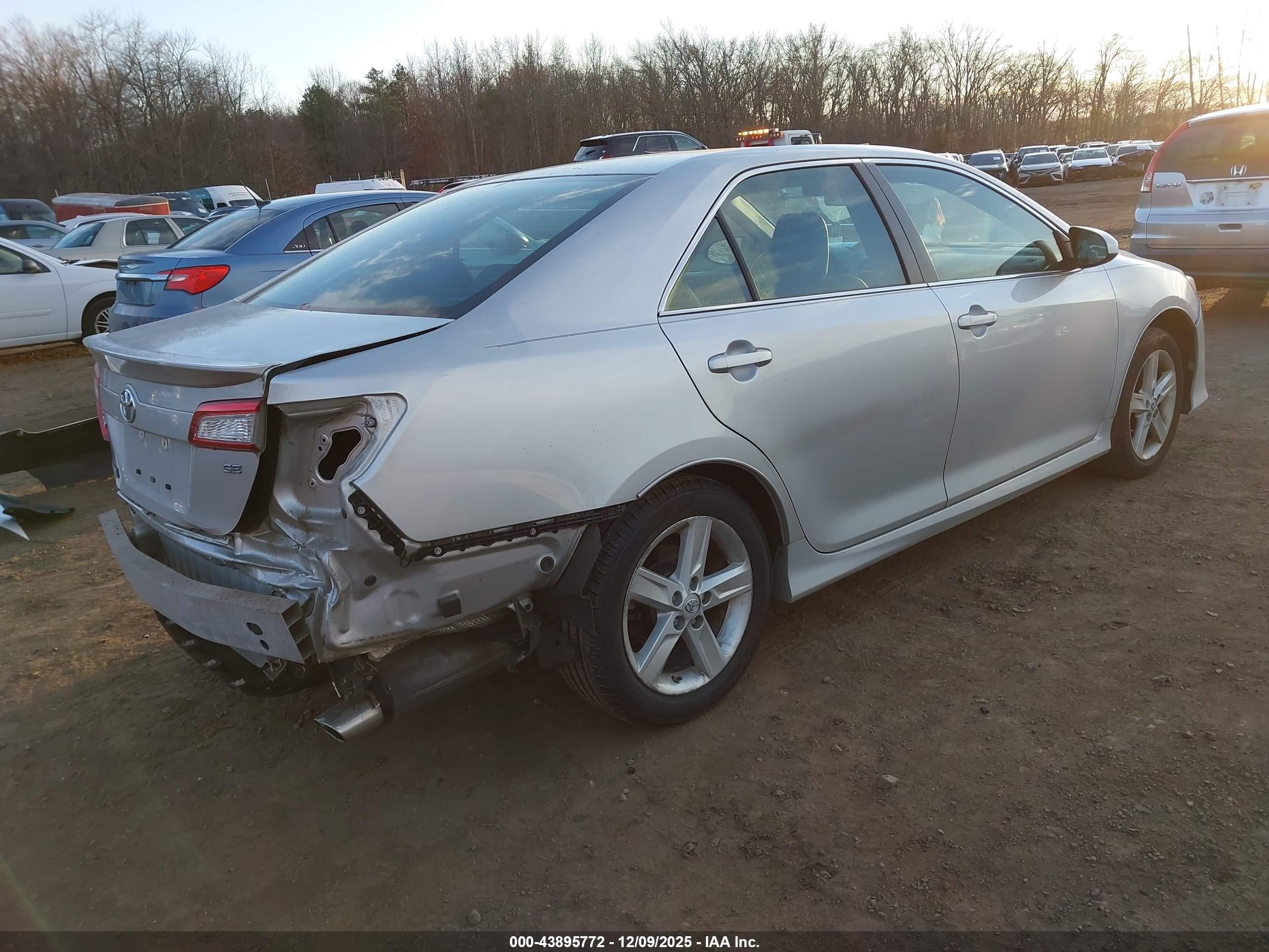 TOYOTA CAMRY image 4