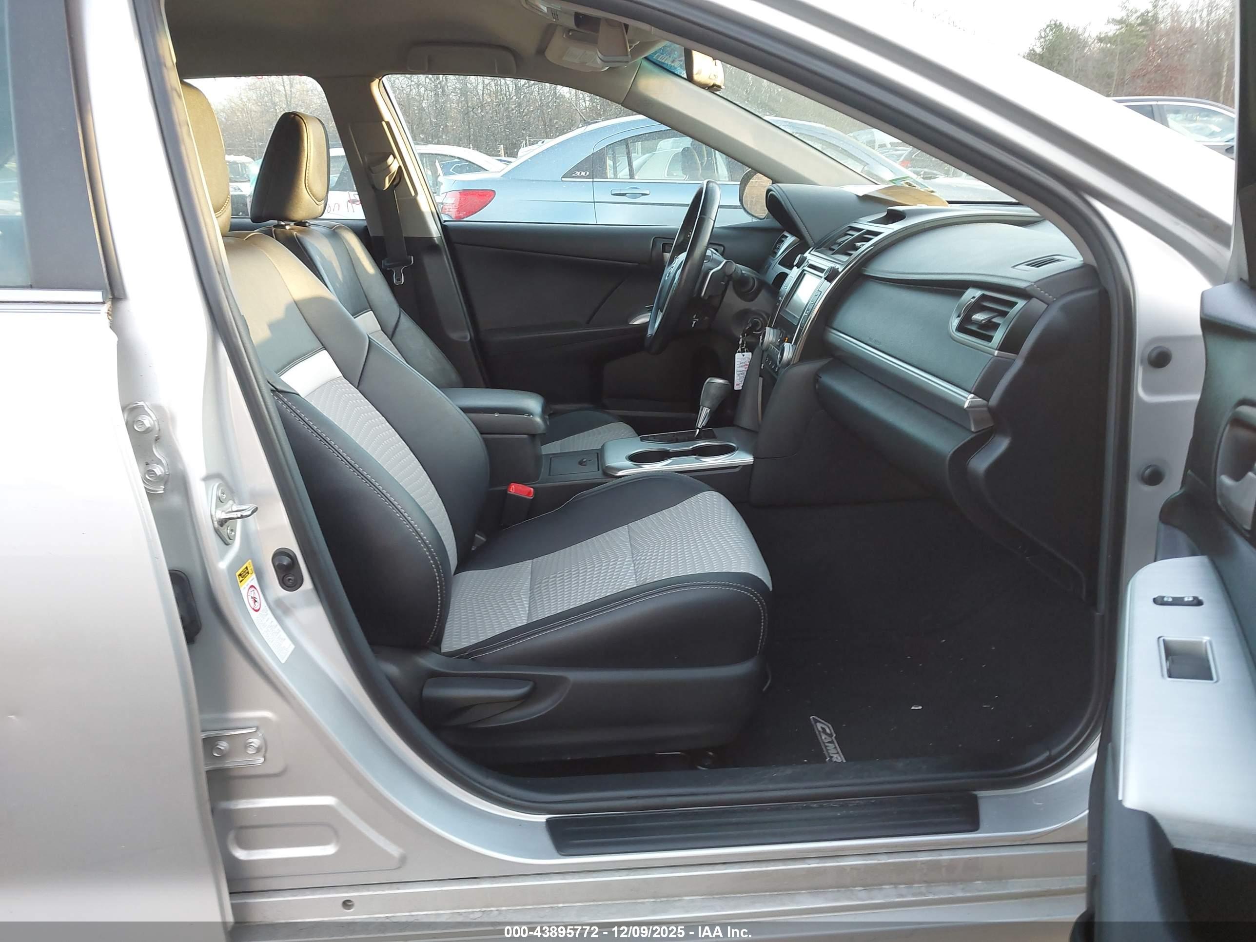 TOYOTA CAMRY image 5