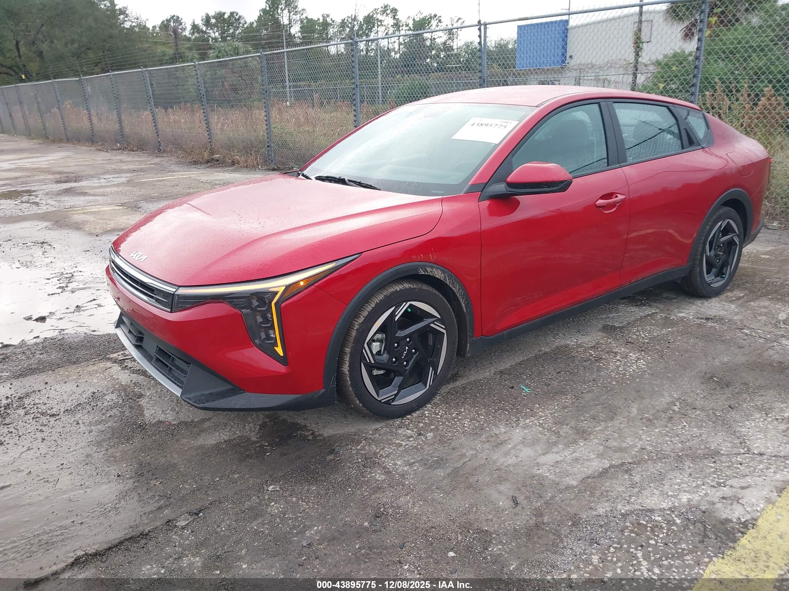 KIA K4 image 2