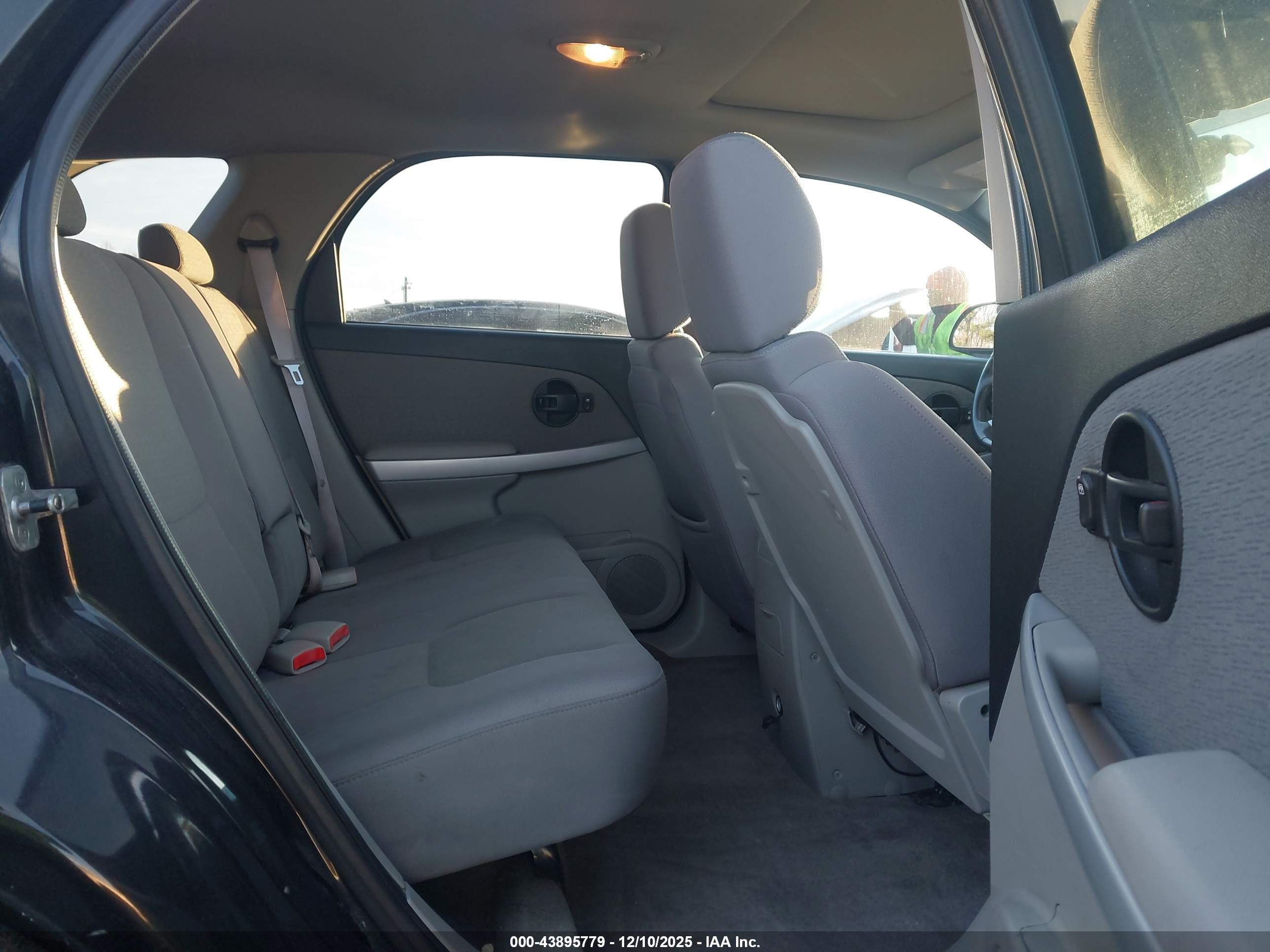 CHEVROLET EQUINOX image 8
