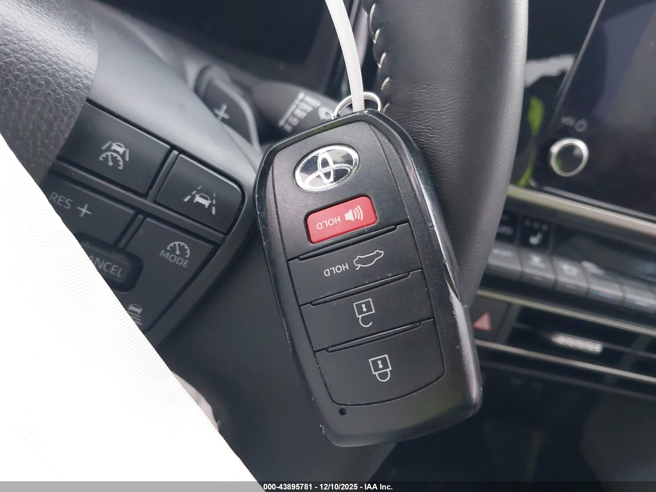 TOYOTA CAMRY image 11