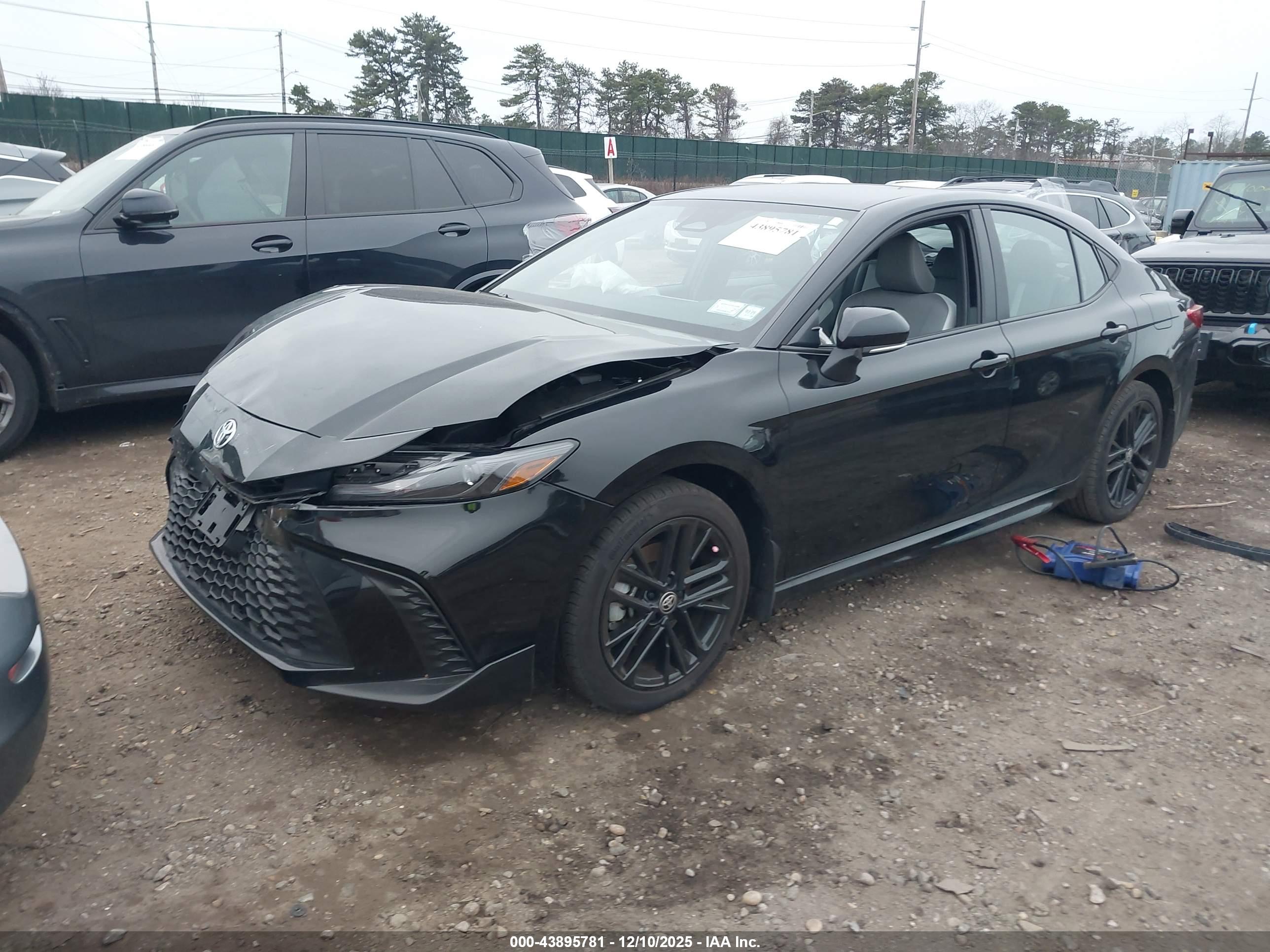 TOYOTA CAMRY image 2