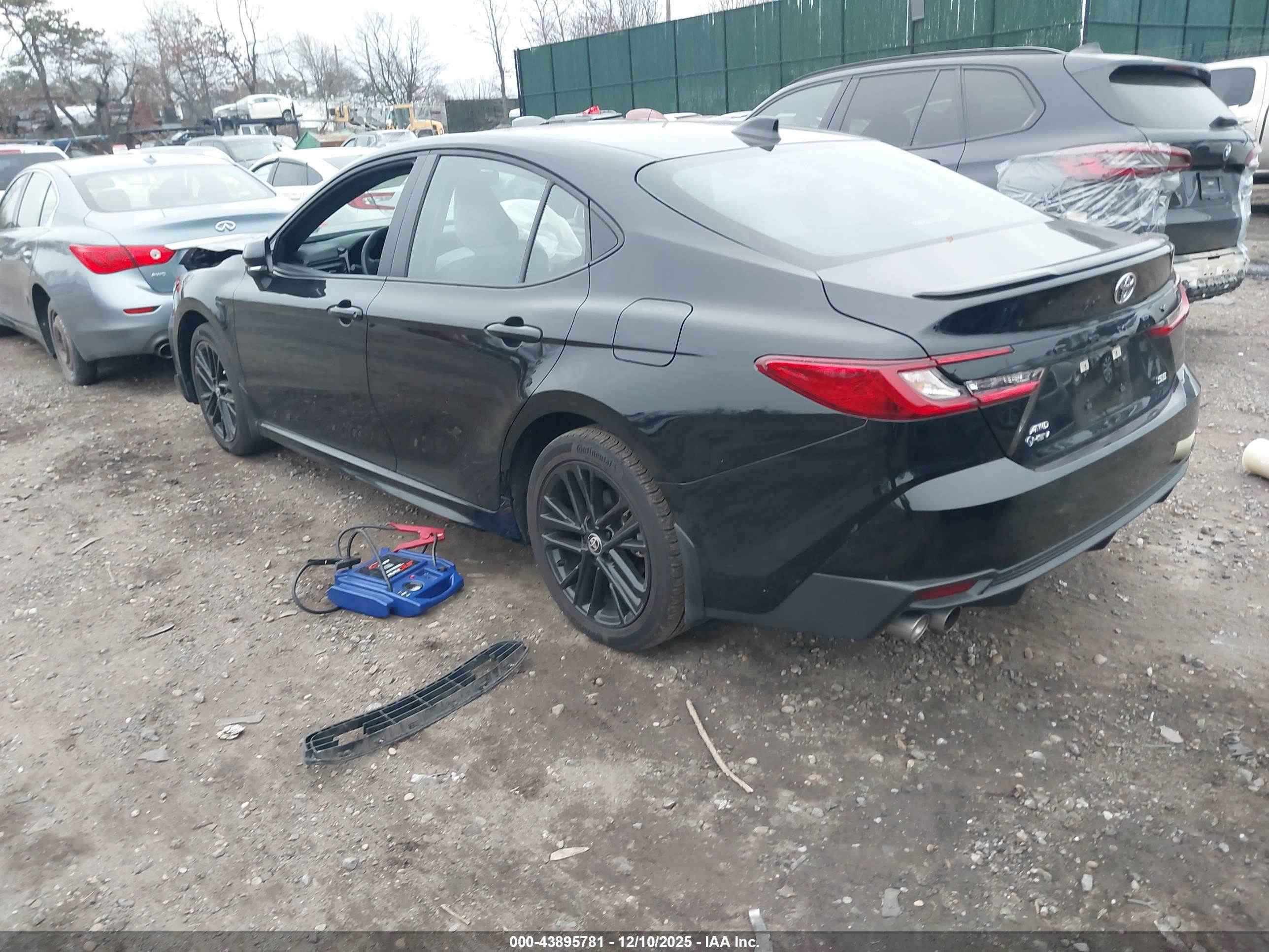 TOYOTA CAMRY image 3
