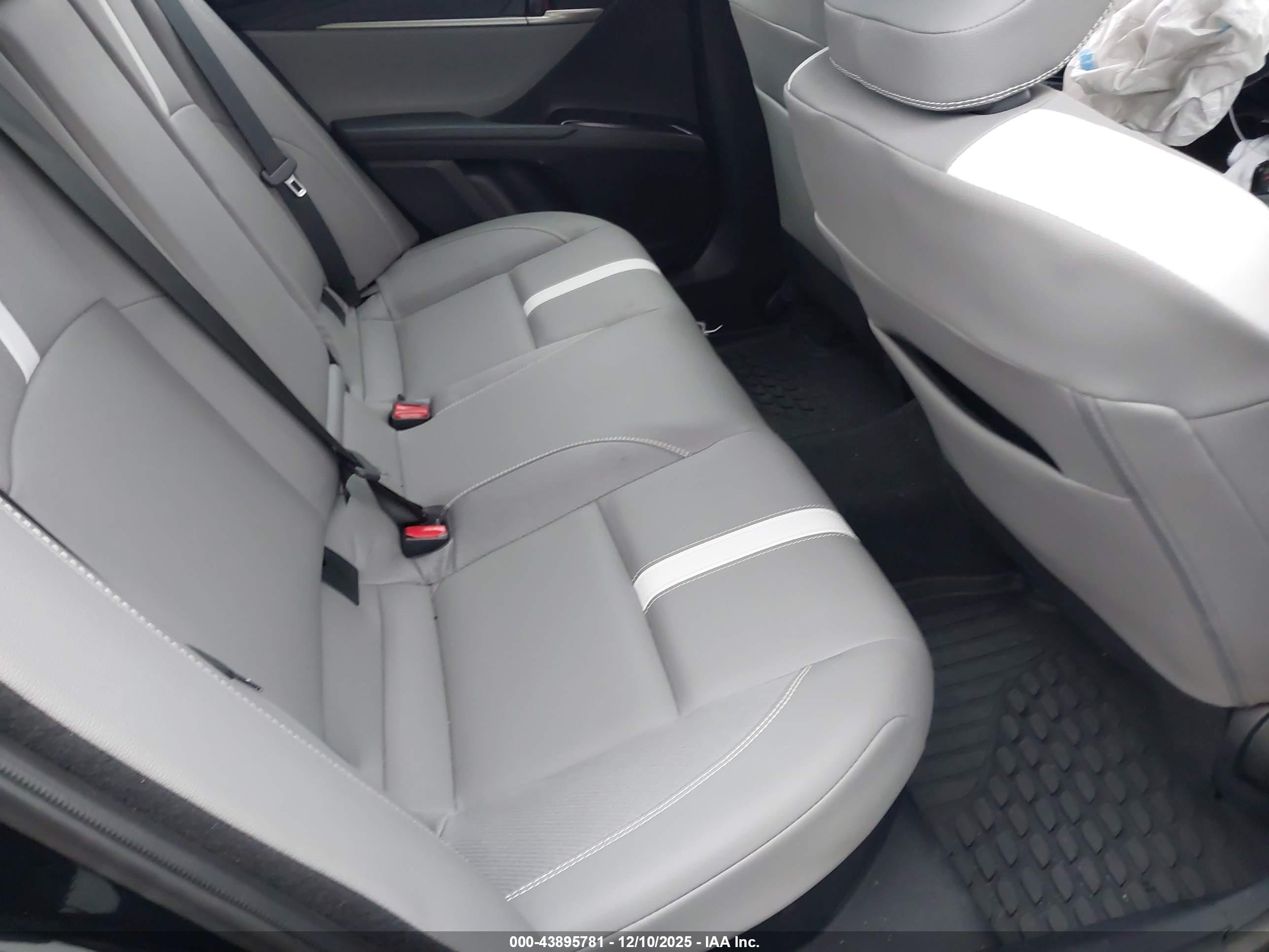 TOYOTA CAMRY image 8