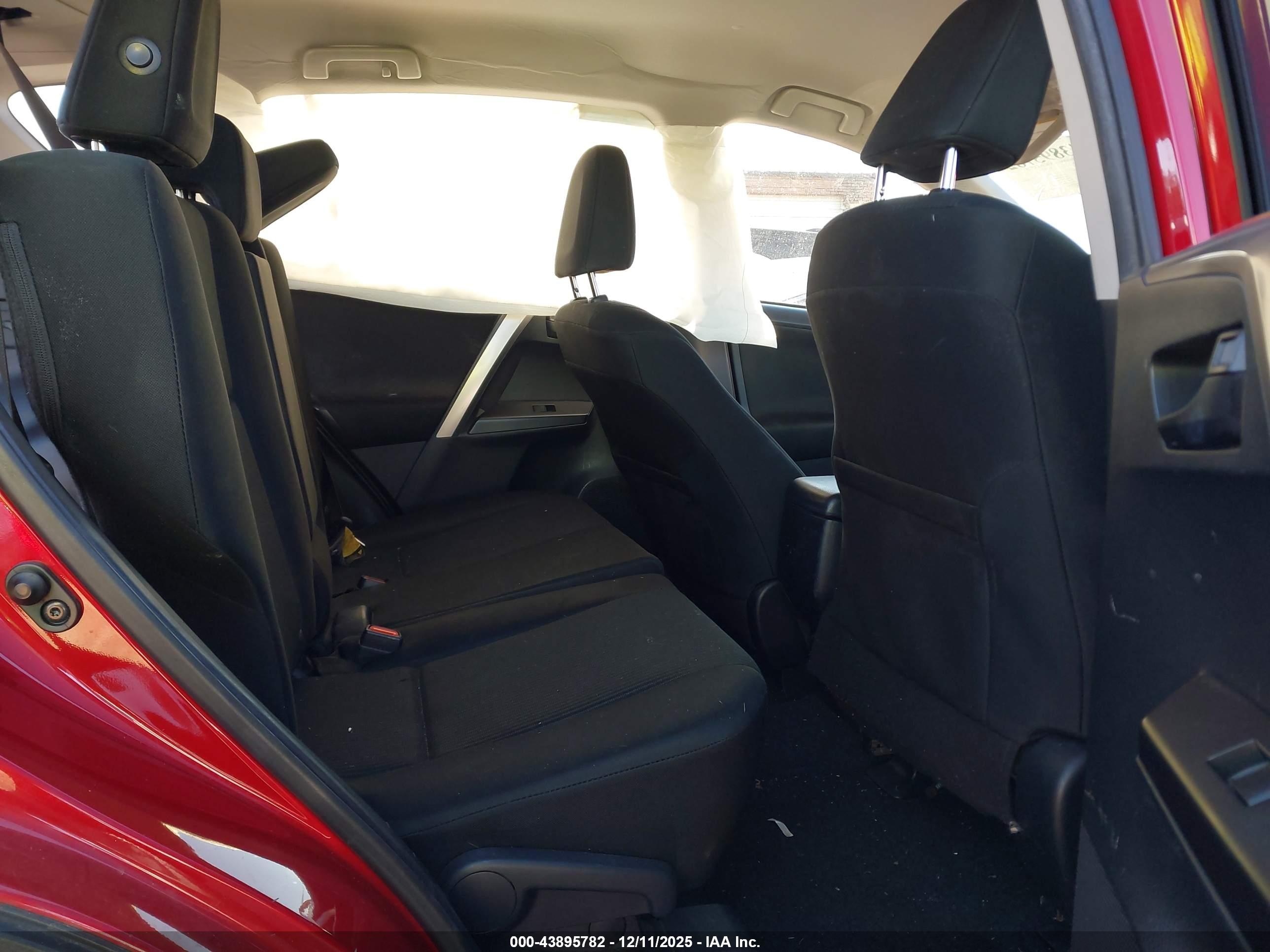 TOYOTA RAV4 image 8