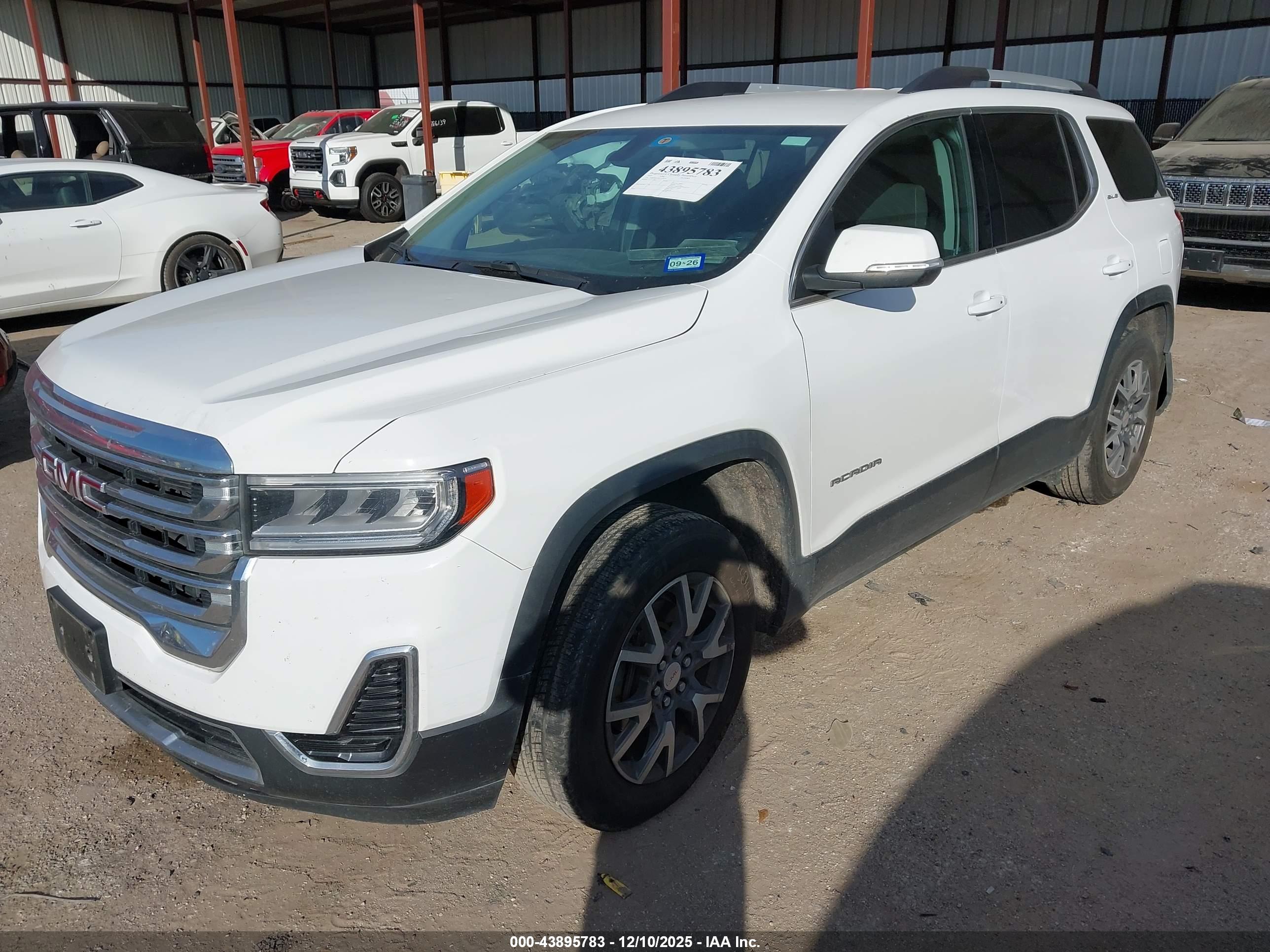 GMC ACADIA image 2