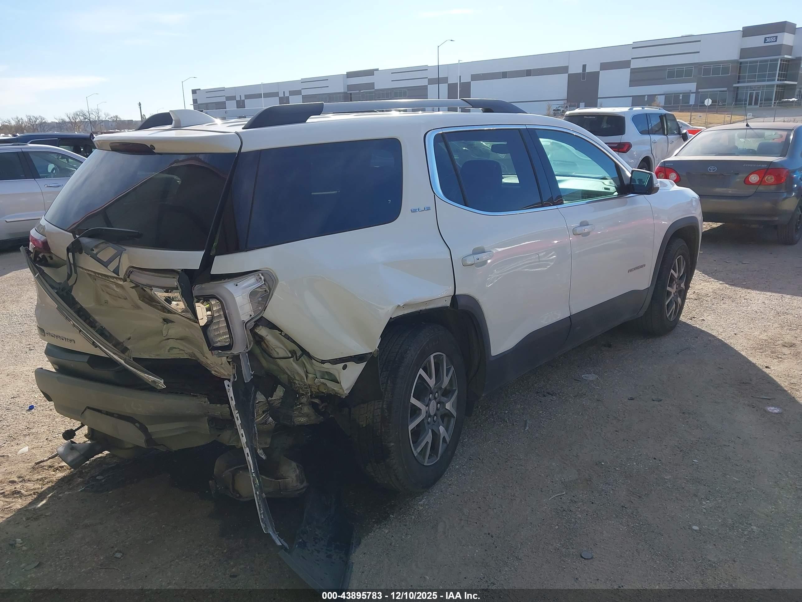 GMC ACADIA image 4