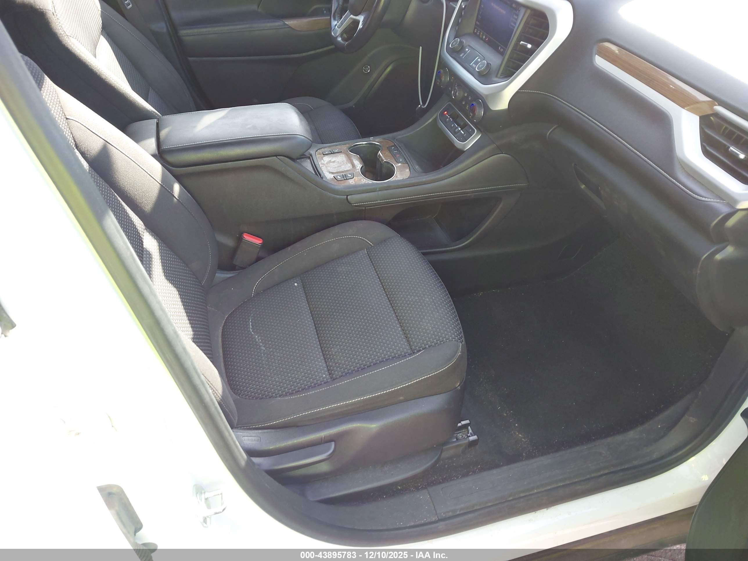 GMC ACADIA image 5