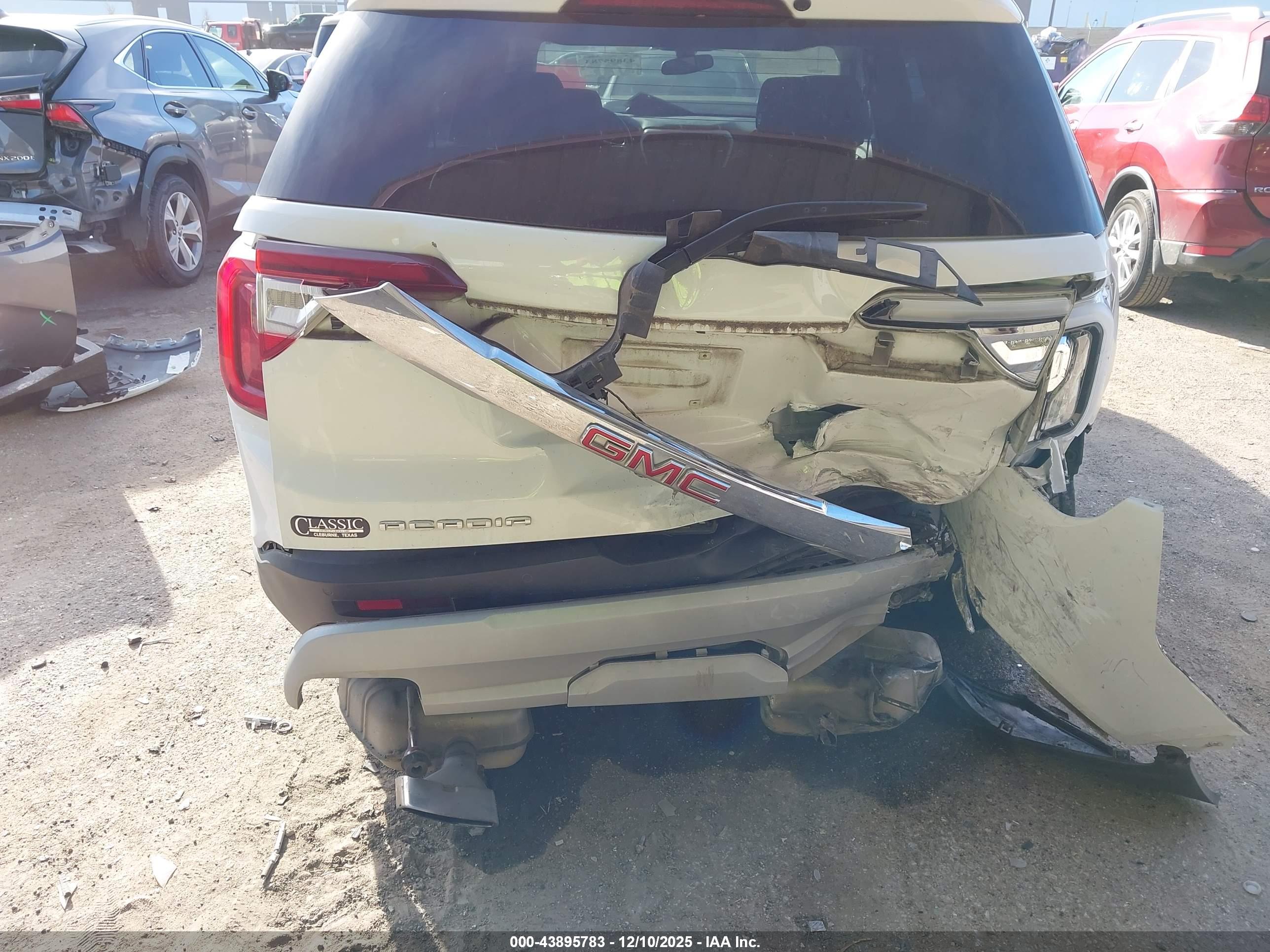 GMC ACADIA image 6