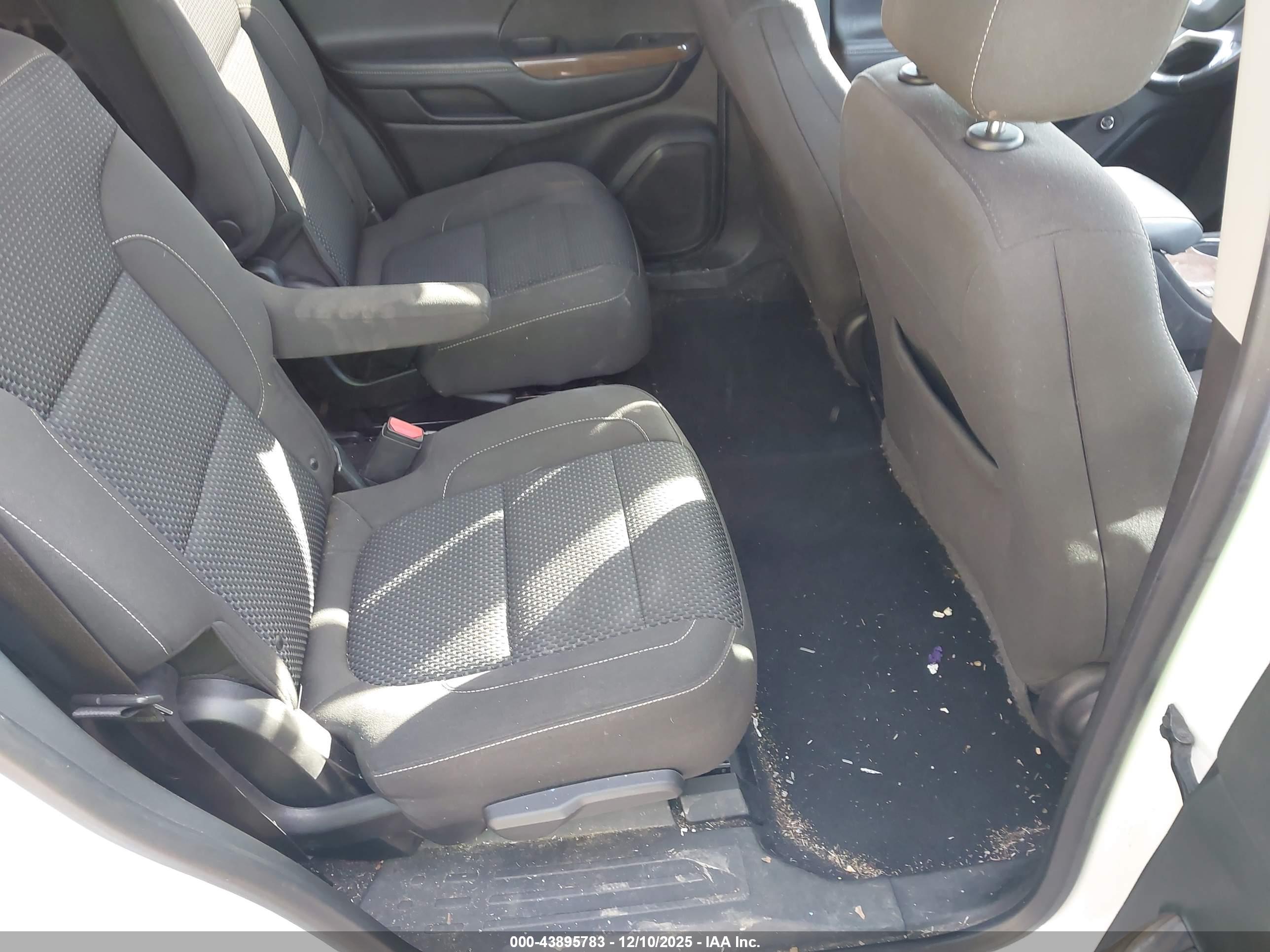 GMC ACADIA image 8