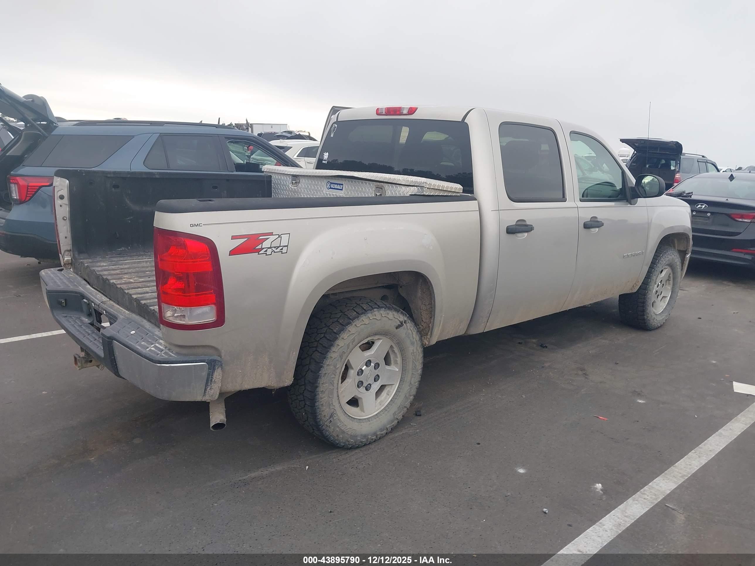 GMC SIERRA image 4