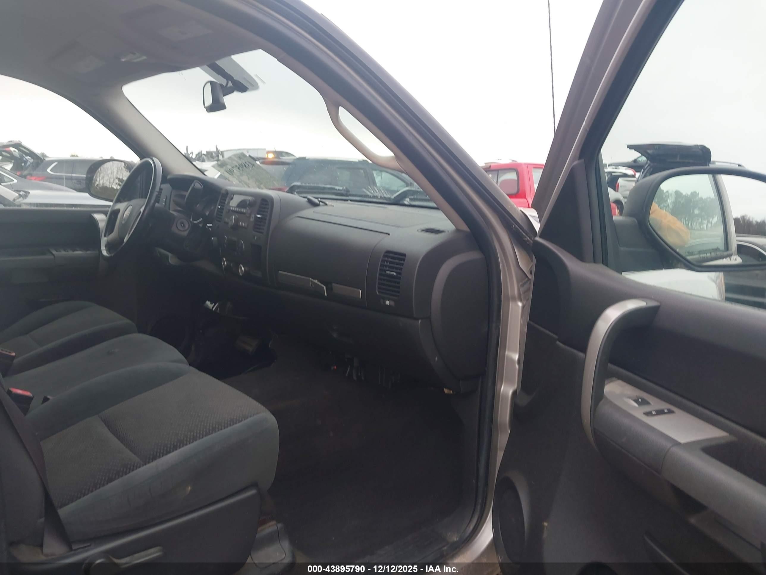GMC SIERRA image 5