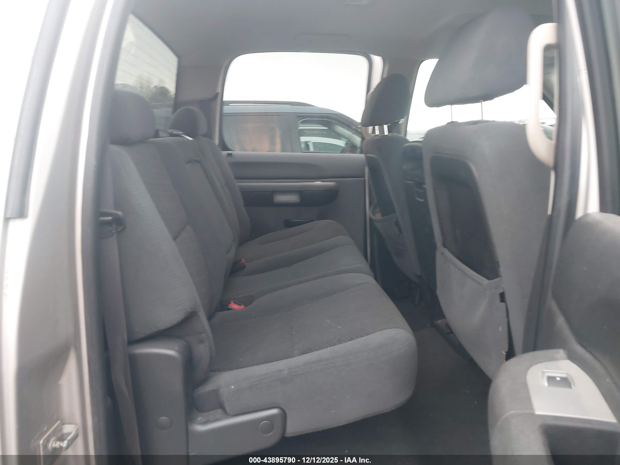 GMC SIERRA image 8