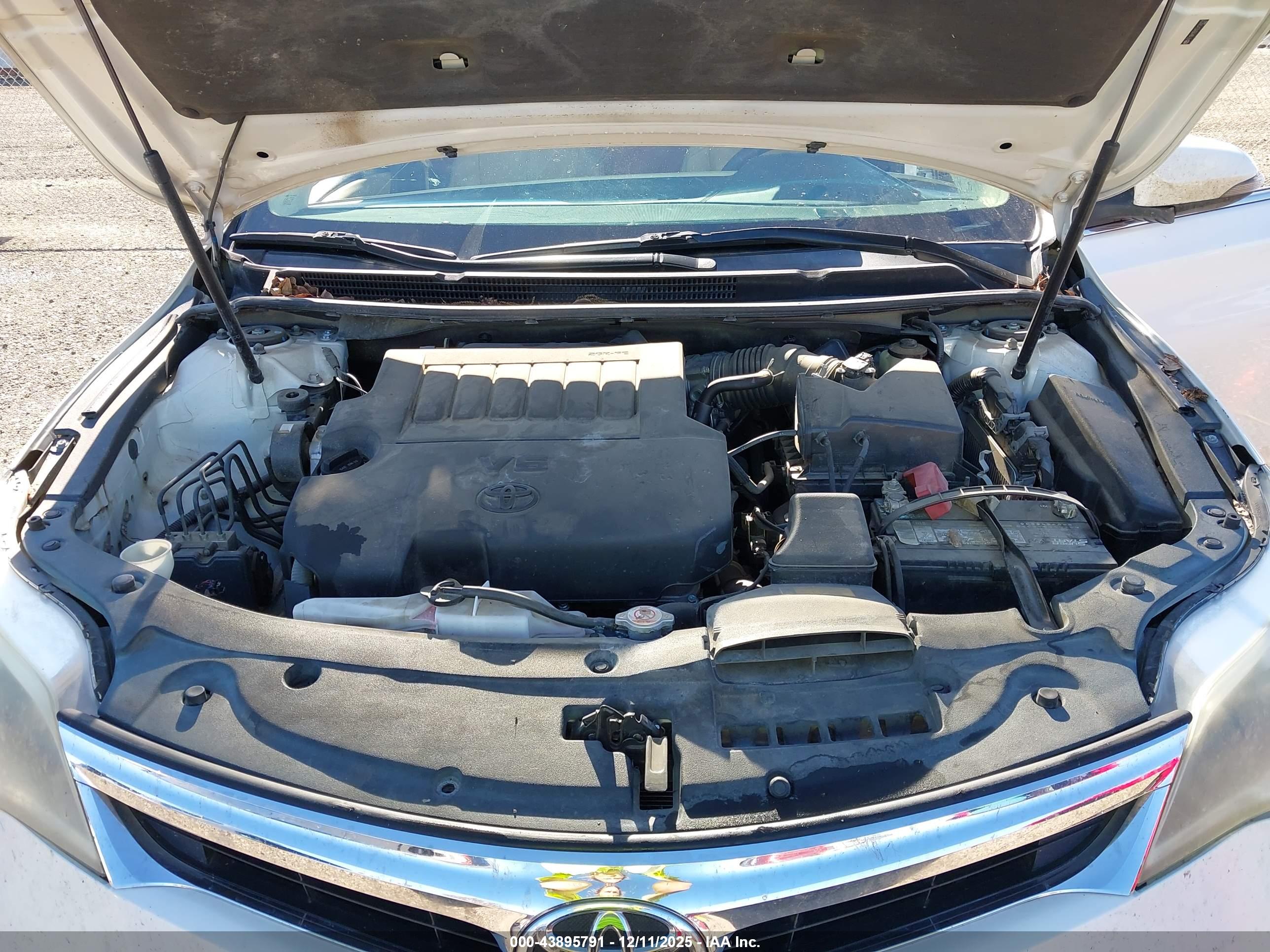 TOYOTA AVALON image 10
