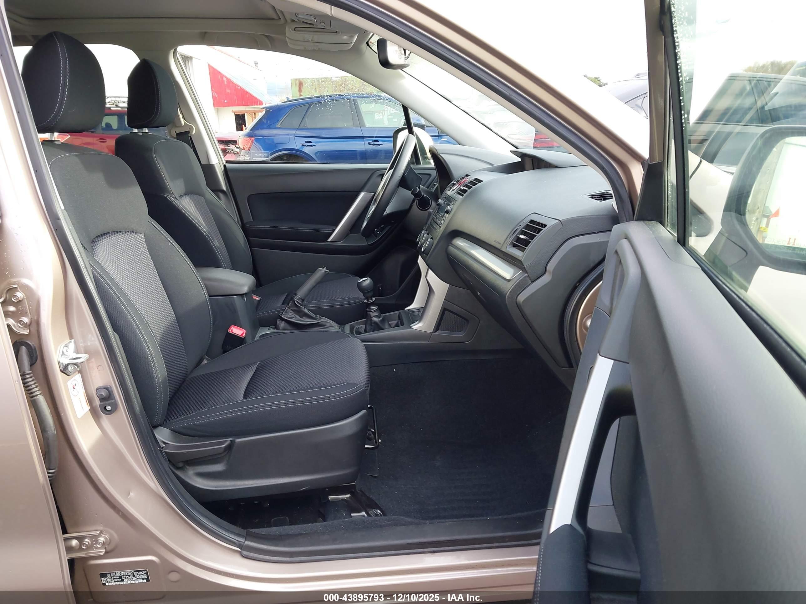 SUBARU FORESTER image 5