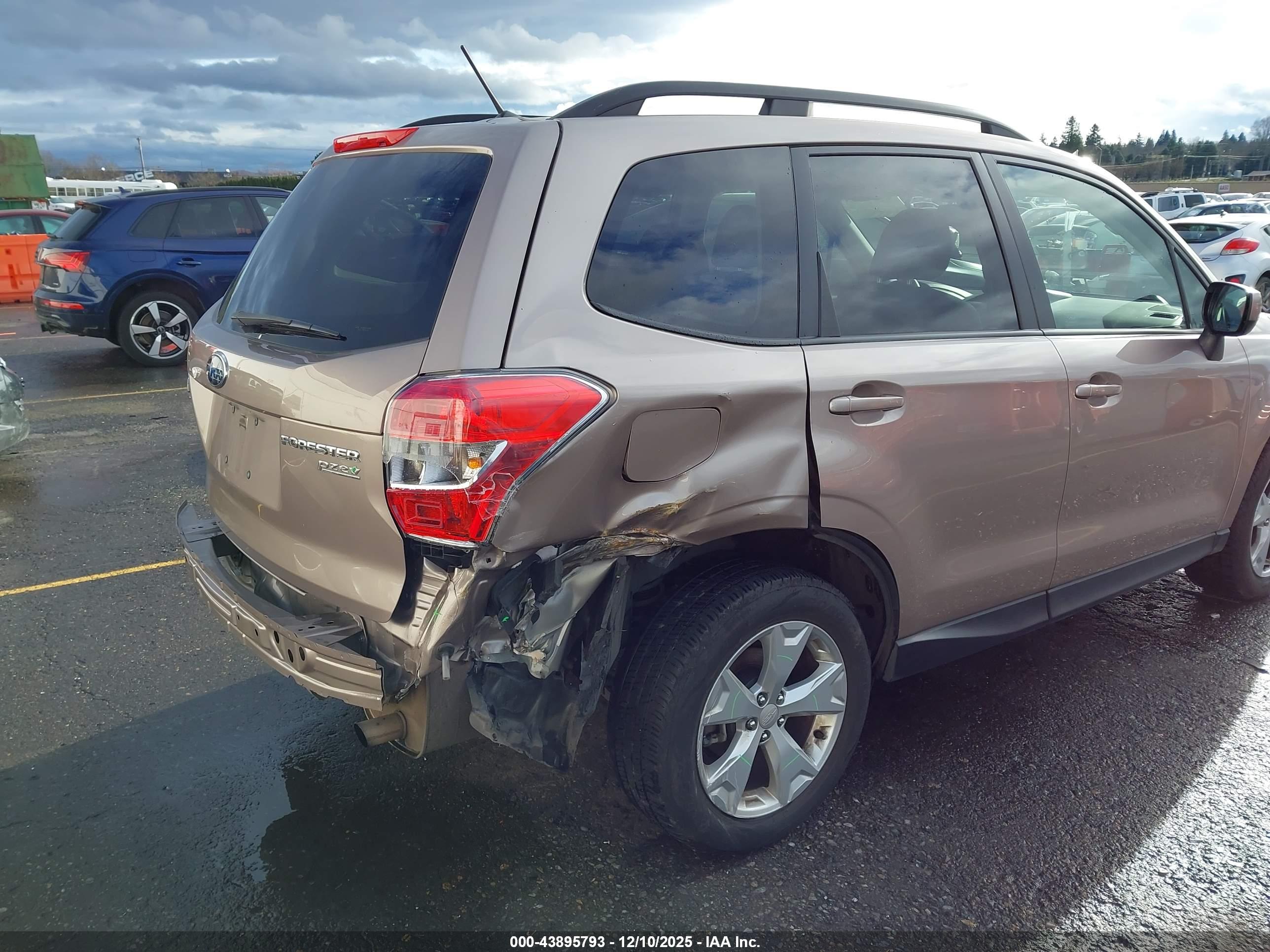 SUBARU FORESTER image 6