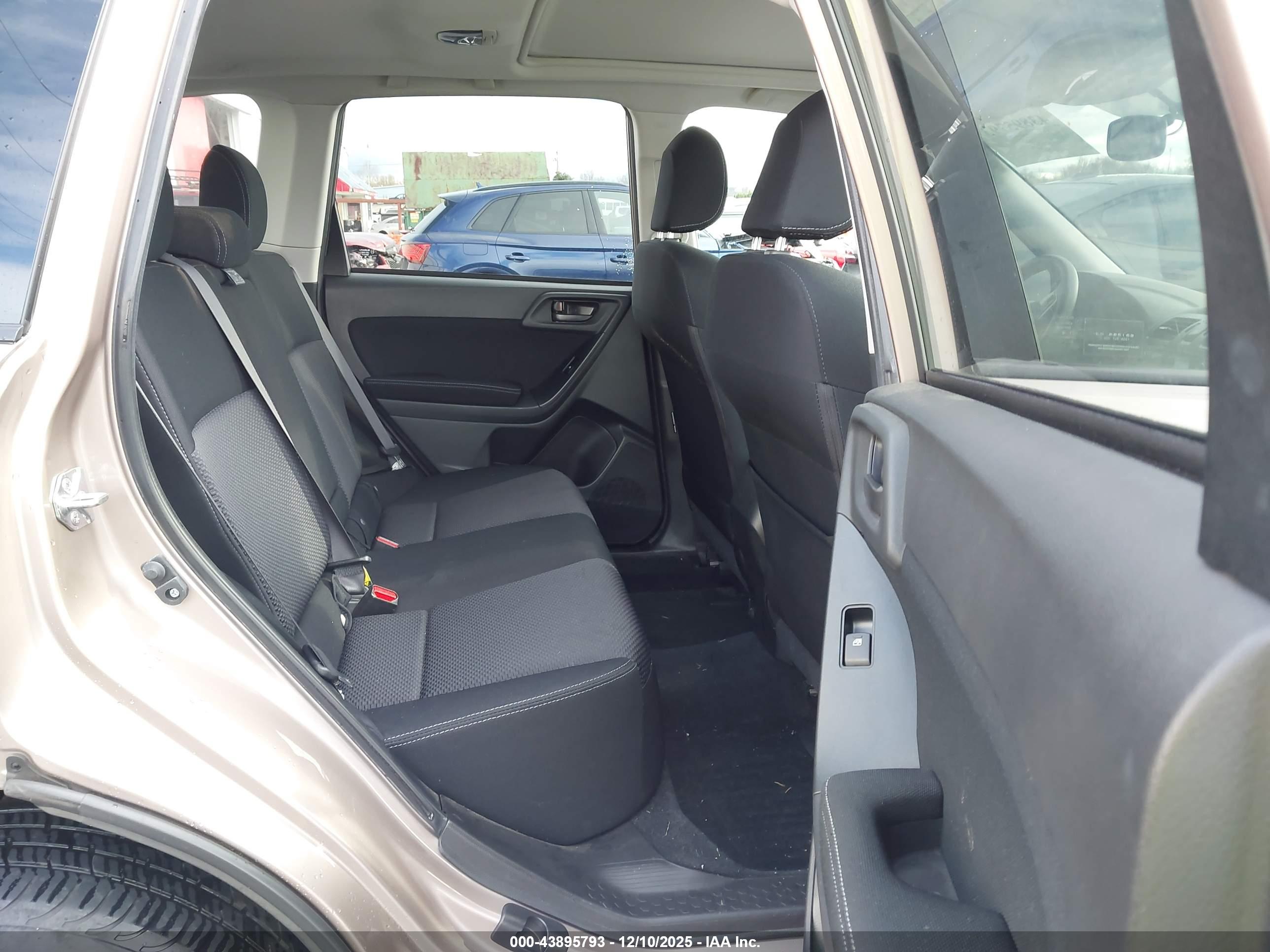 SUBARU FORESTER image 8